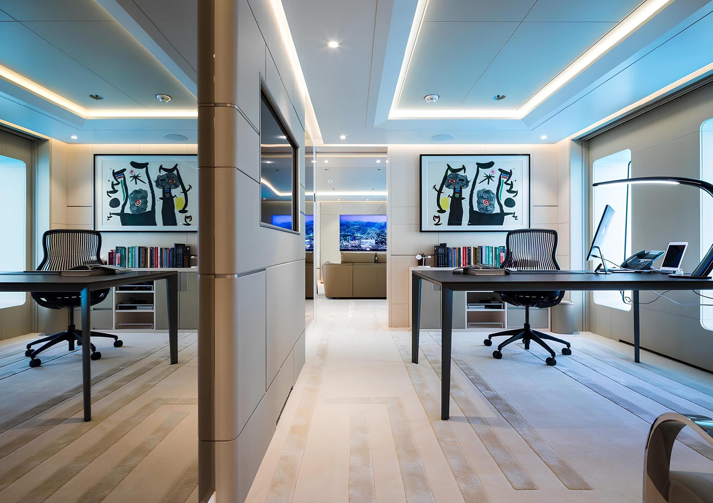 Кабинет в каюте владельца/Office in the master cabin