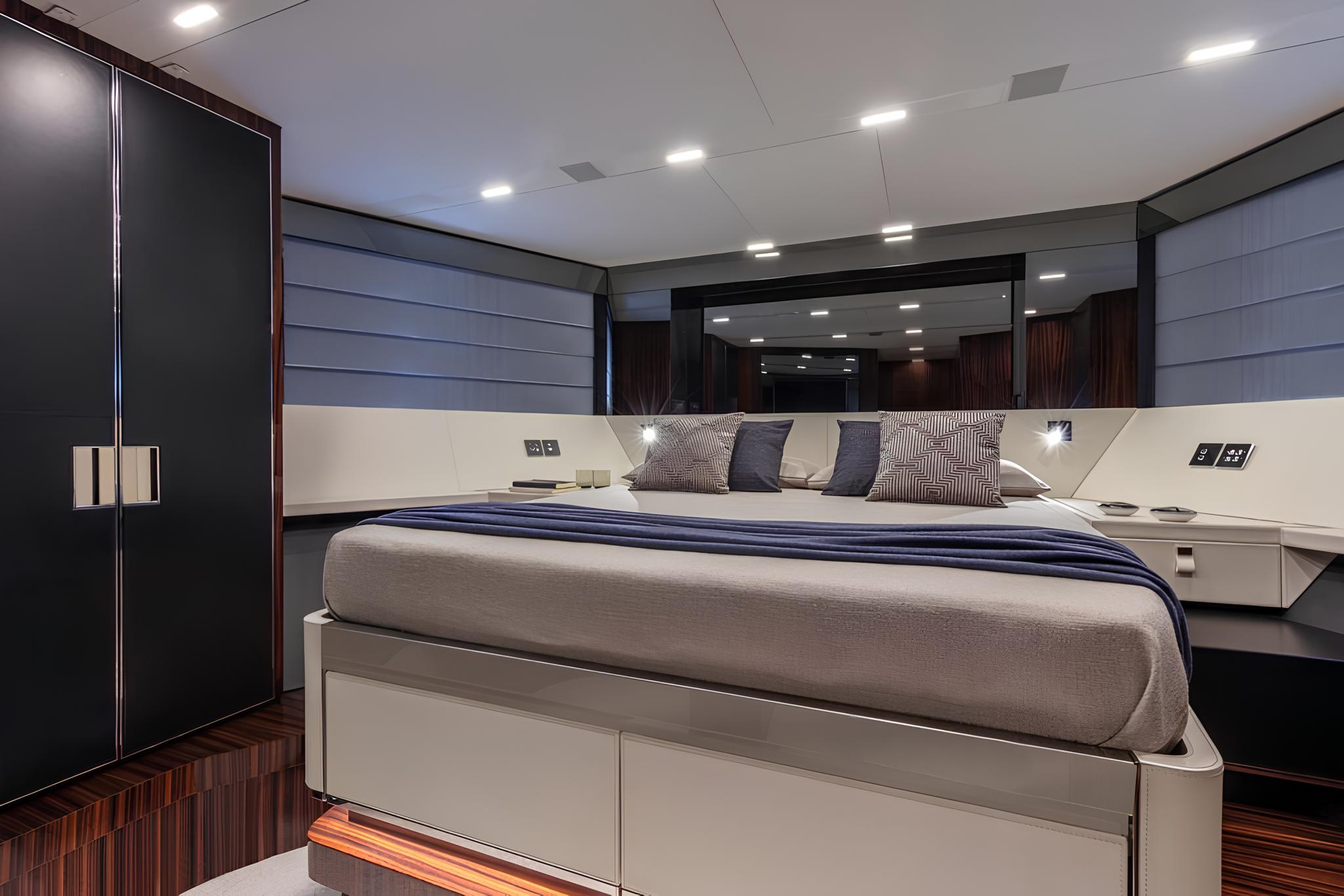 Носовая VIP-каюта/Bow VIP cabin