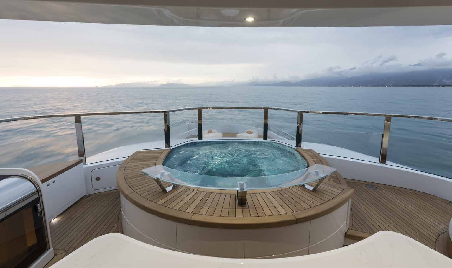 Джакузи на сандеке/Jacuzzi on the sundeck