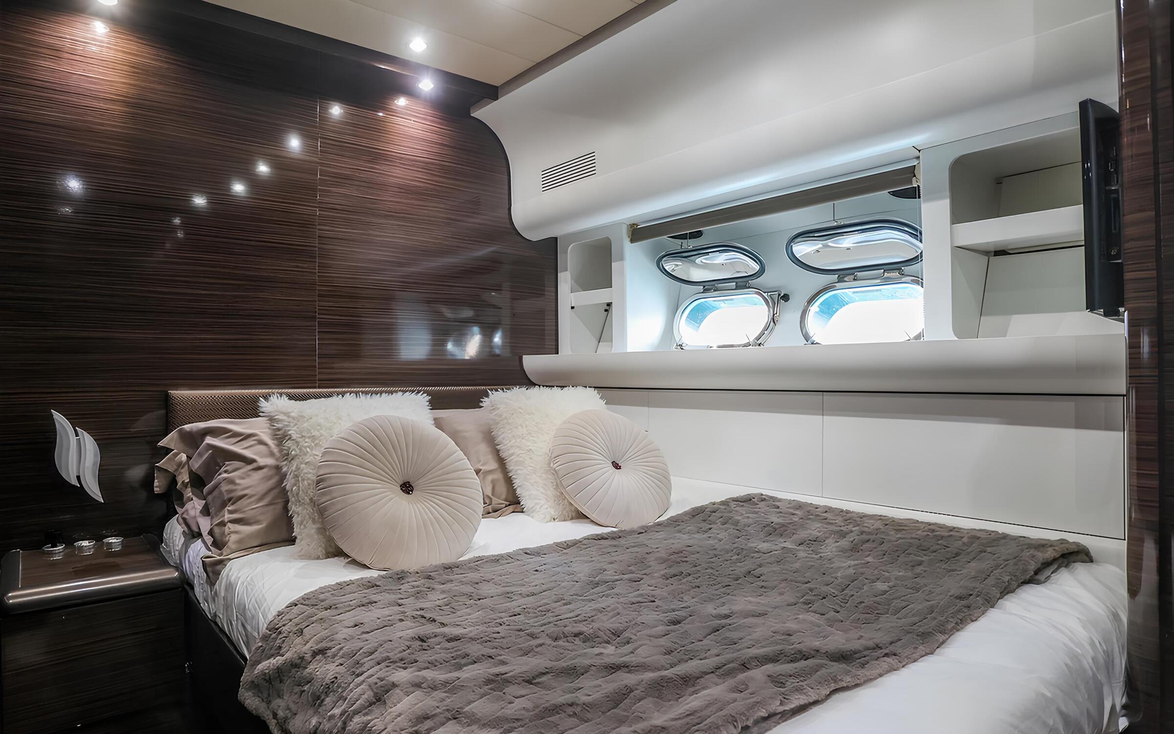 VIP-каюта/VIP cabin