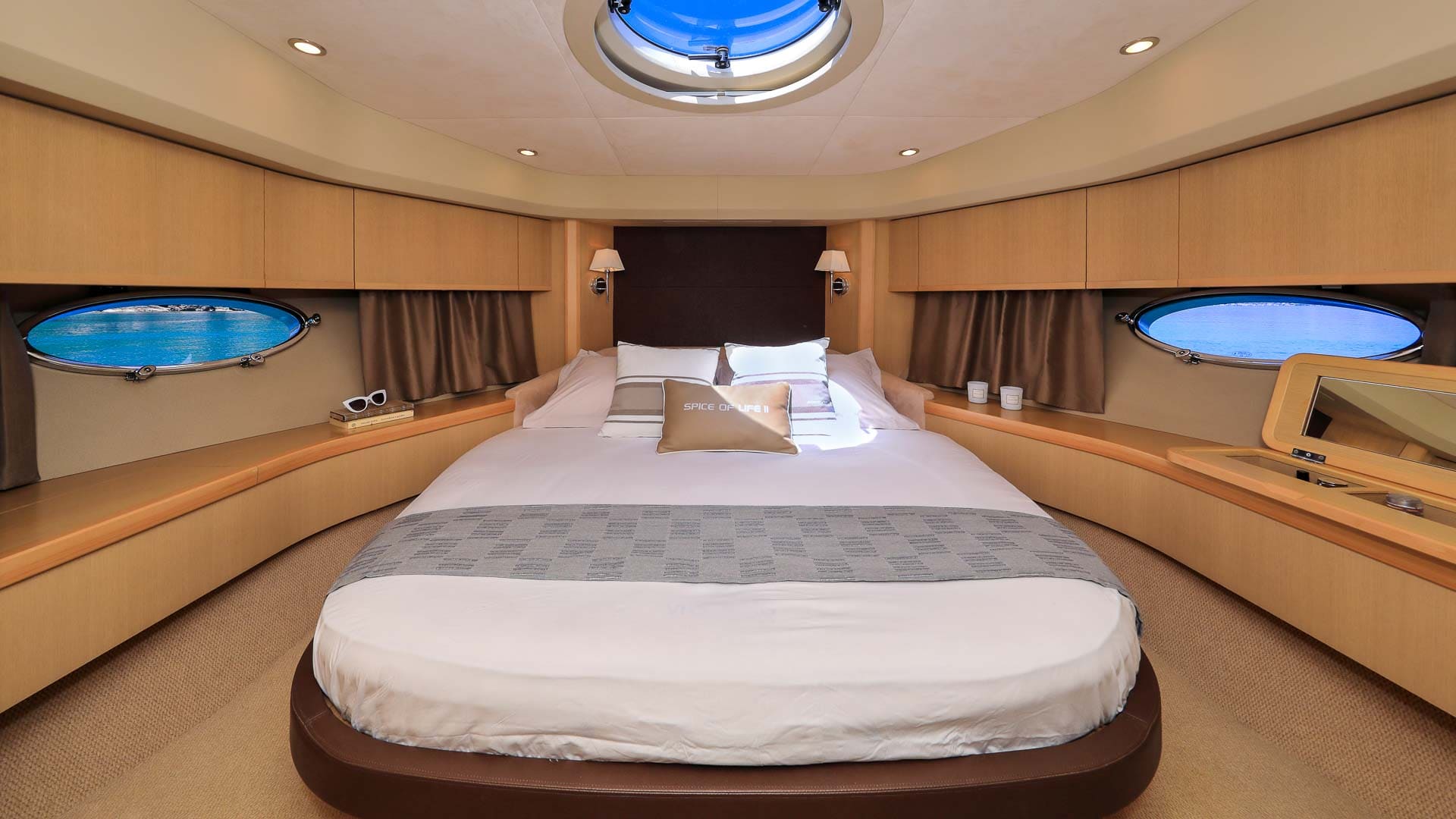 VIP-каюта/VIP cabin