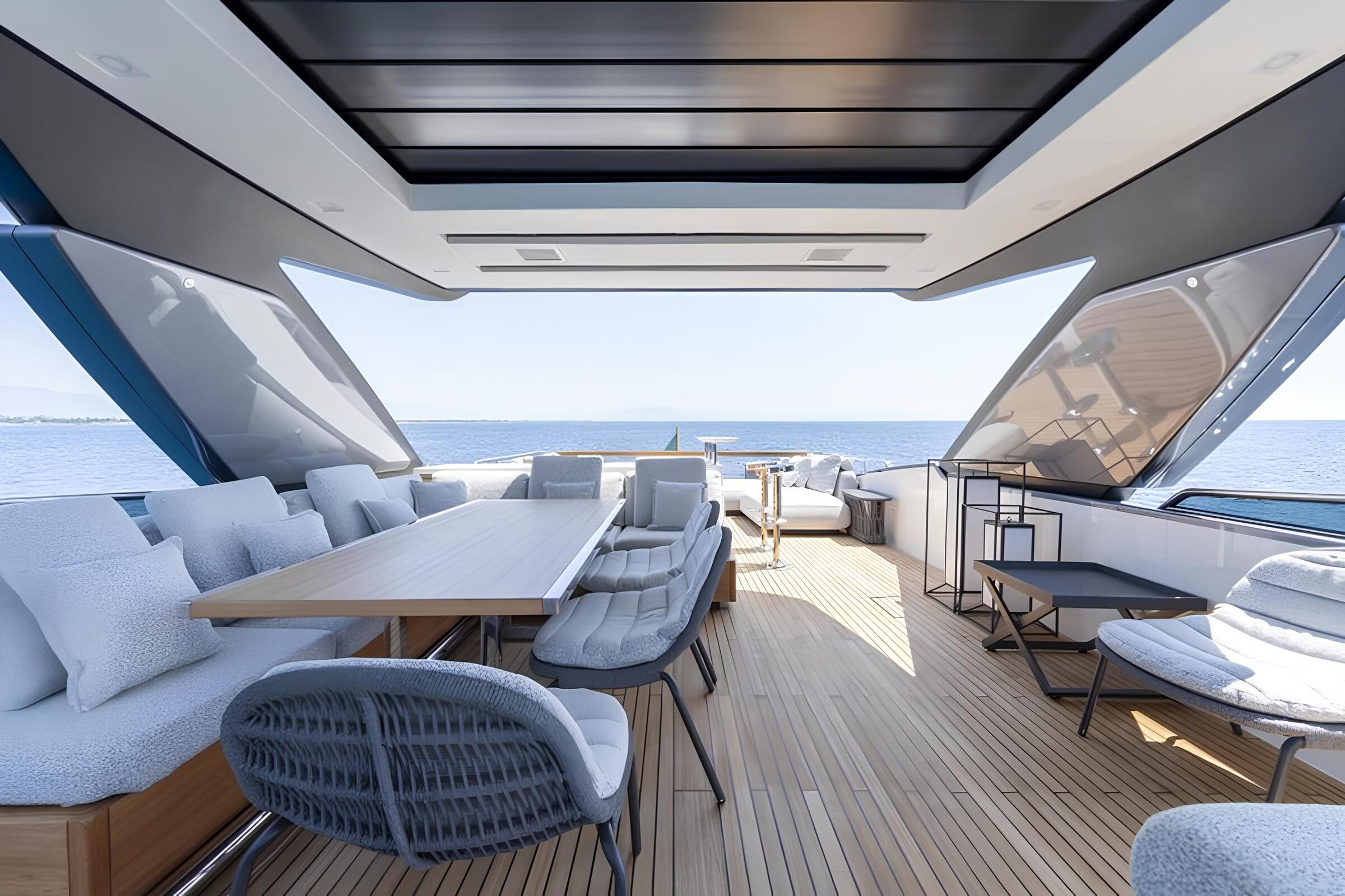 Обеденная зона на флайбридже/Flybridge dining area
