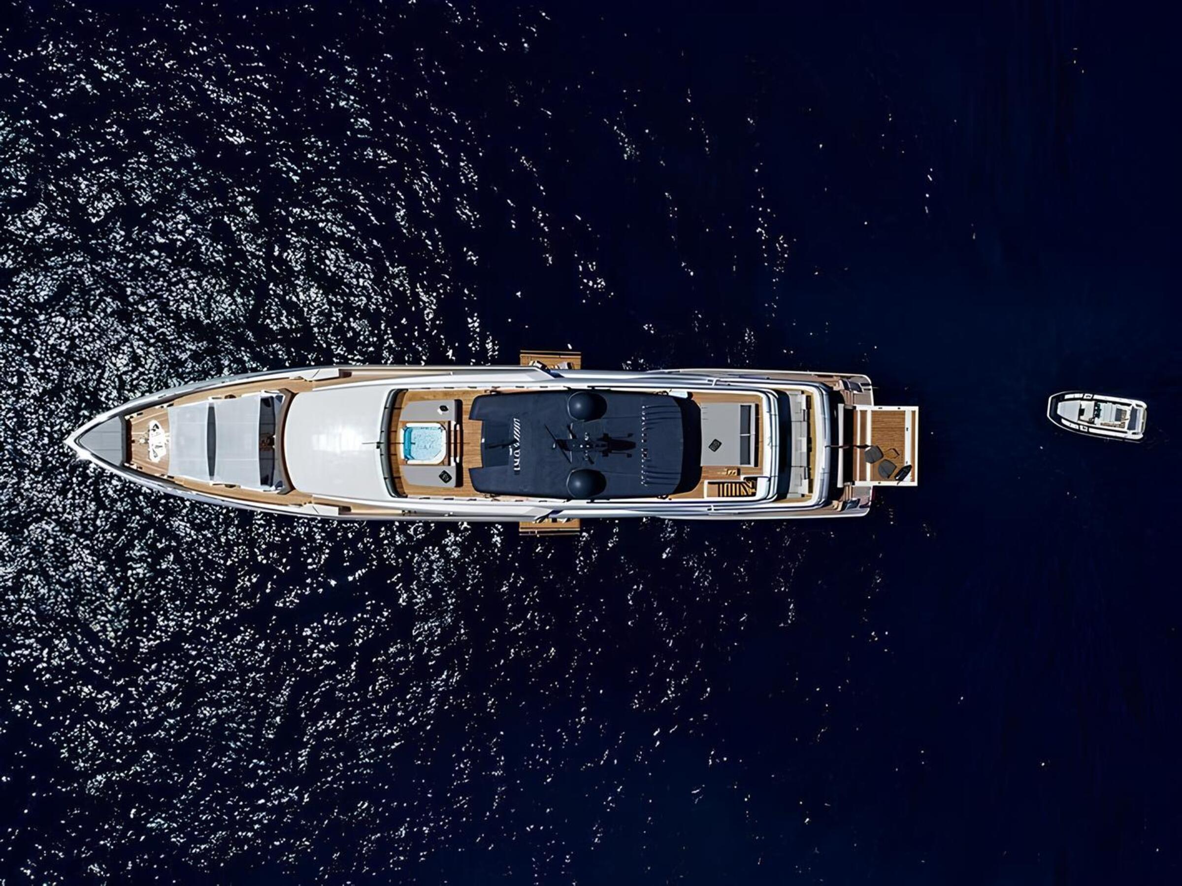 Экстерьер Custom Line Navetta 42 2020 MY PALOMA/Exterior Custom Line Navetta 42 2020 MY PALOMA