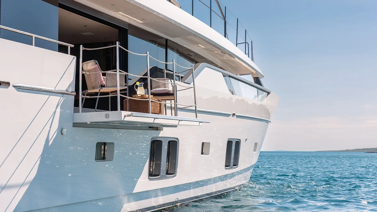 Откидной балкон по правому борту/Folding balcony on the starboard side