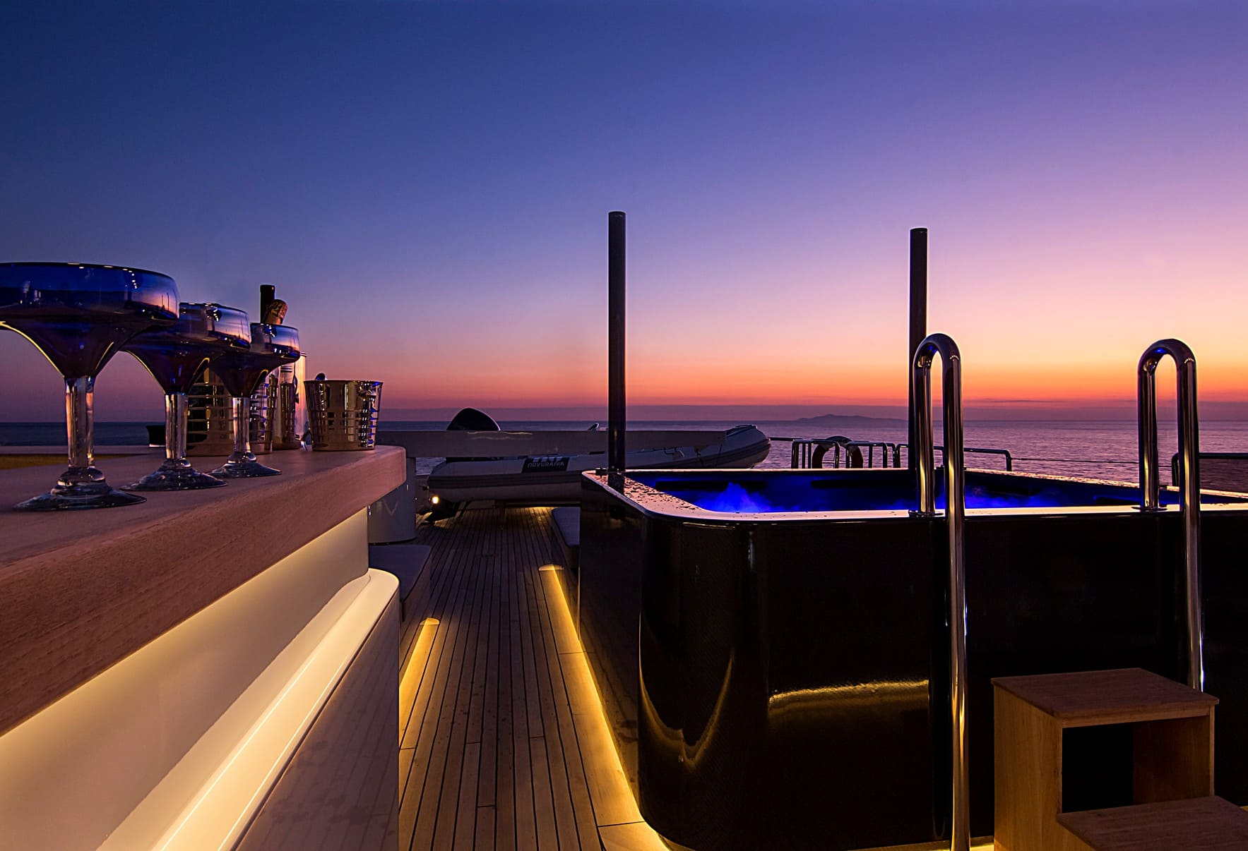 Джакузи на сандеке/Jacuzzi on sundeck