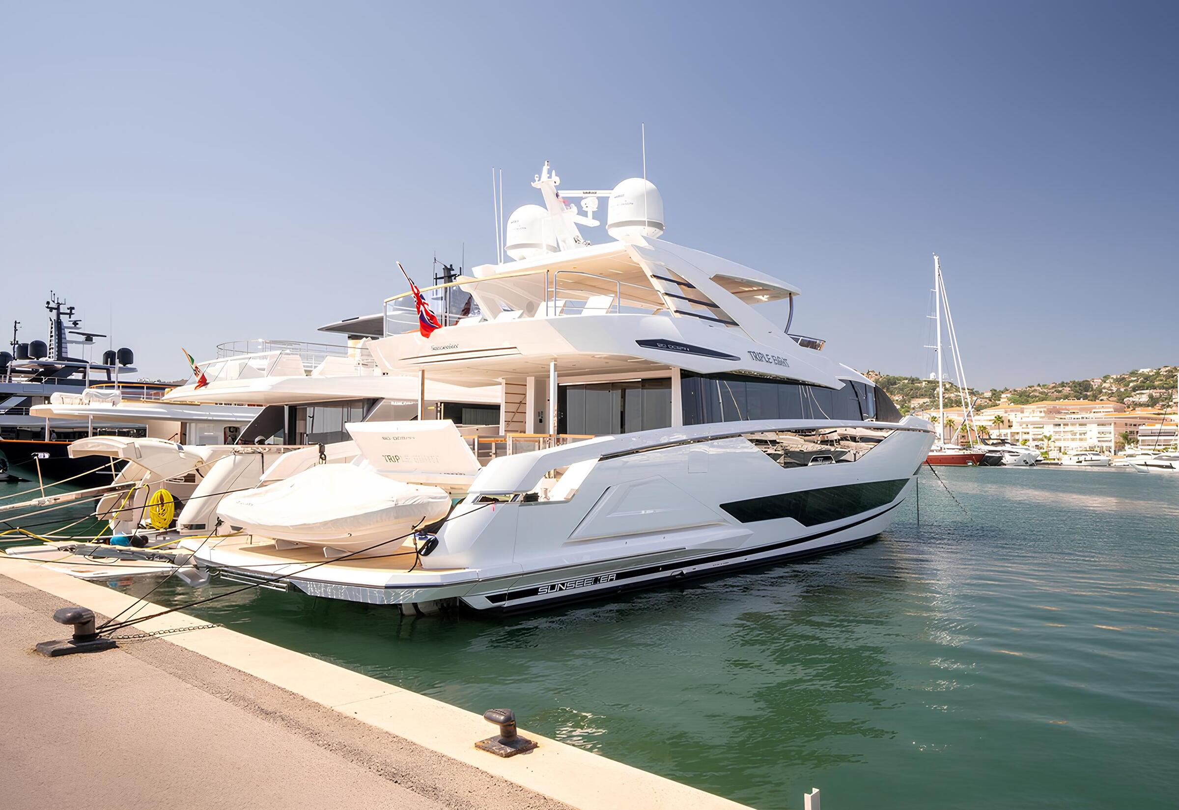 Экстерьер Sunseeker 90 Ocean 2022 MY TRIPLE 8/Exterior Sunseeker 90 Ocean 2022 MY TRIPLE 8