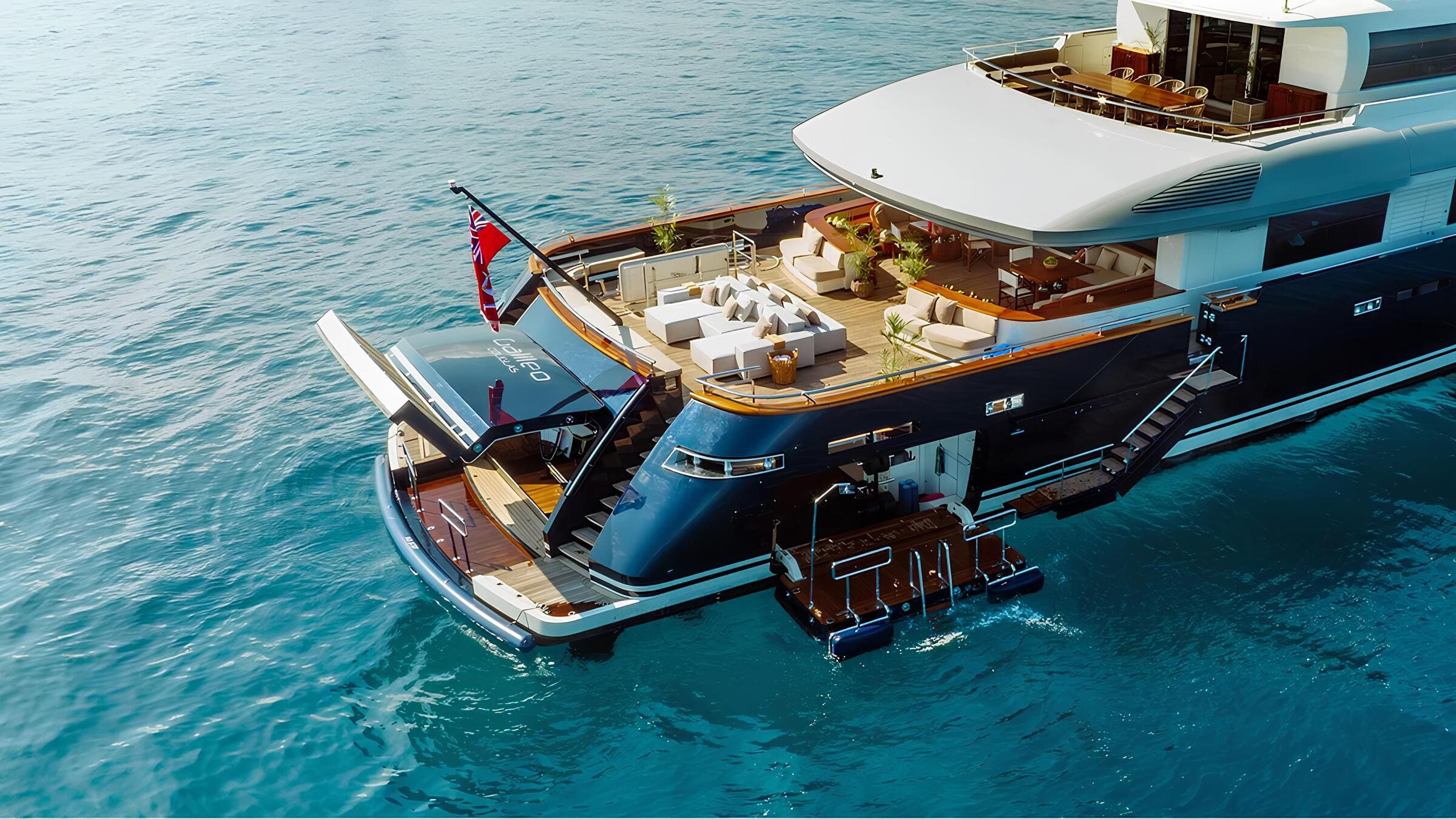 Зона отдыха на корме главной палубы/Aft main deck lounge area