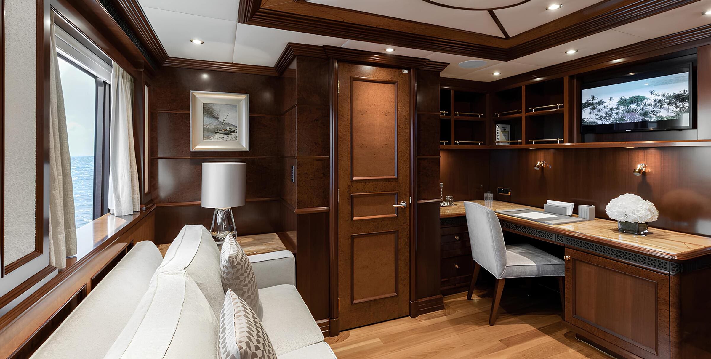 Кабинет на главной палубе/Main deck office