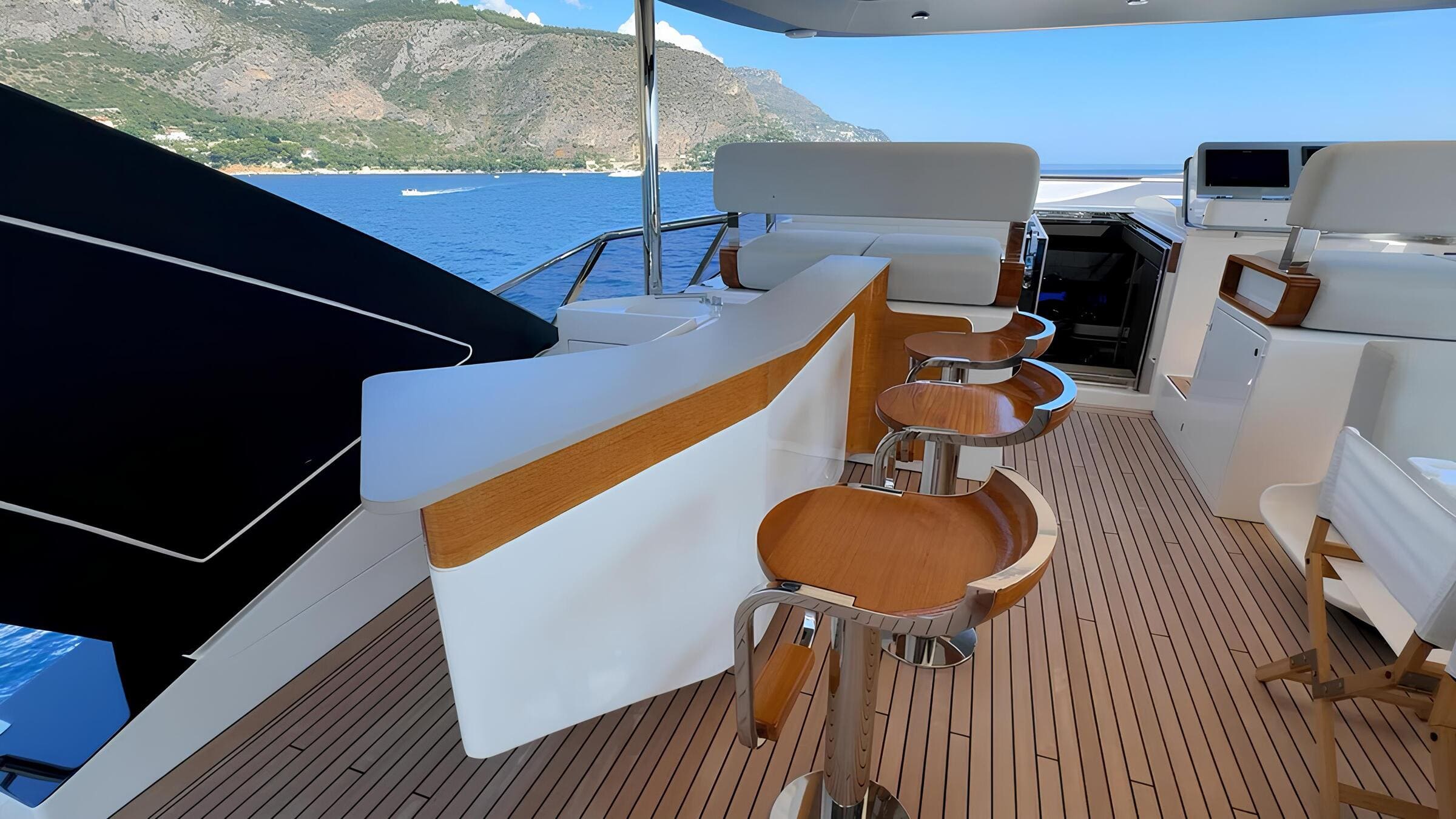 Бар на флайбридже/Flybridge bar