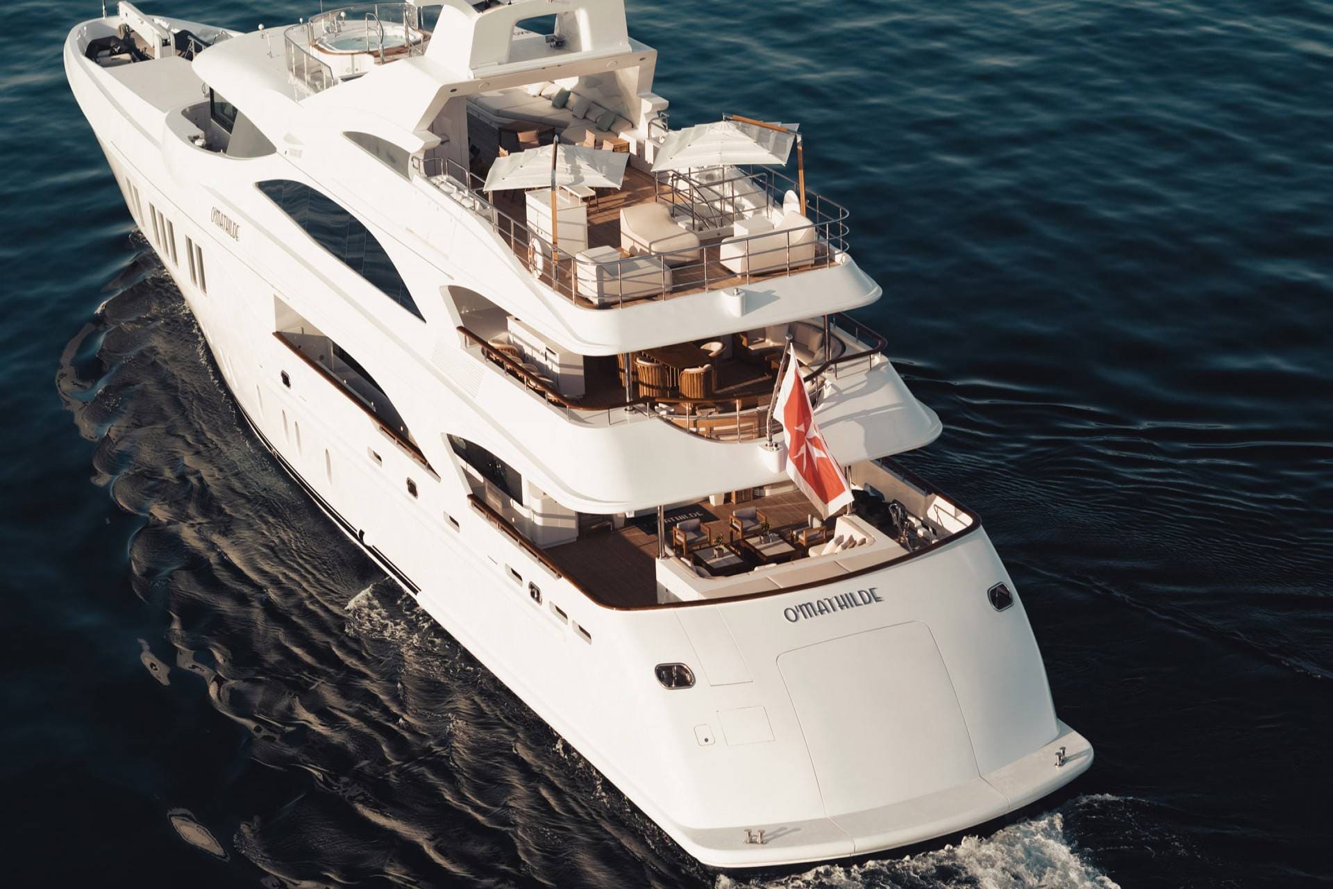 Экстерьер Golden Yachts yacht 