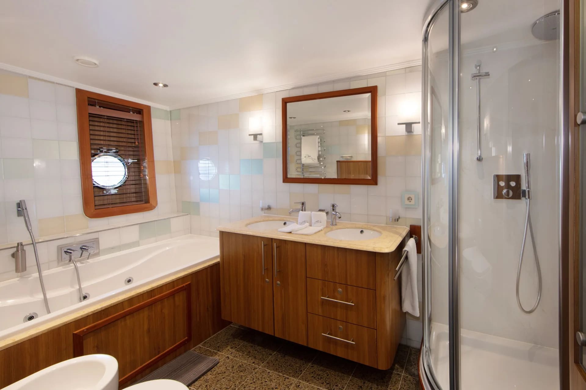 VIP-санузел/VIP bathroom