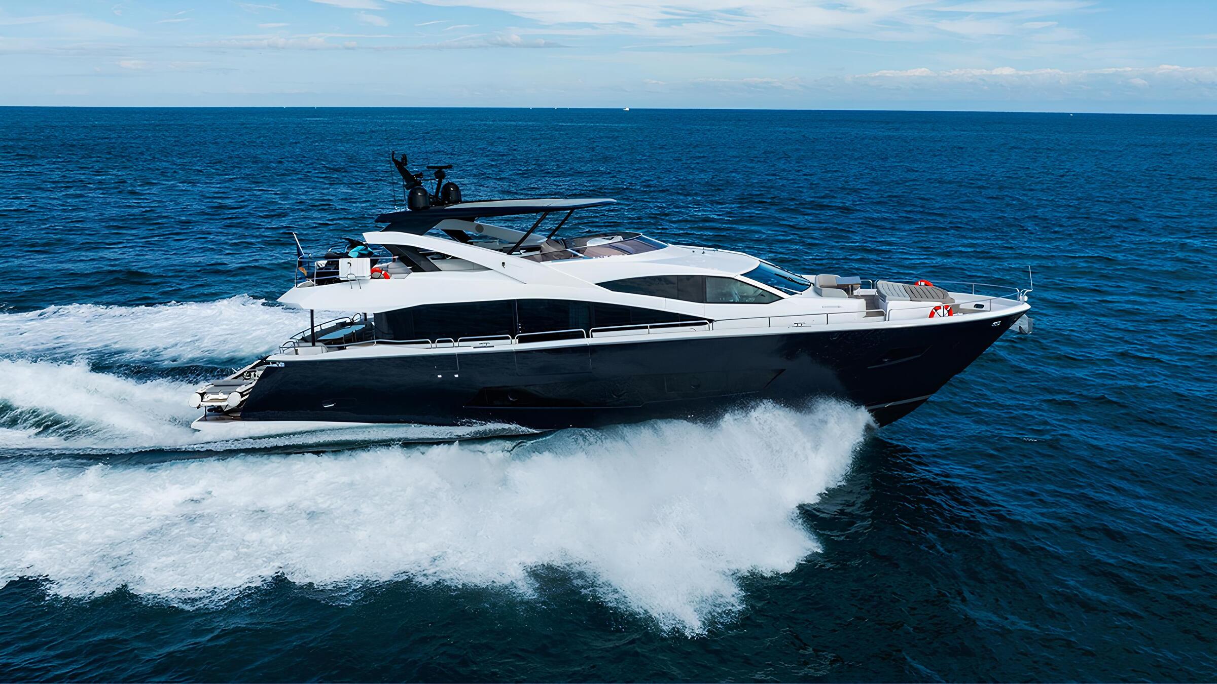 Экстерьер Sunseeker 86 Yacht 2019 MY GOLDEN OURS/Exterior Sunseeker 86 Yacht 2019 MY GOLDEN OURS