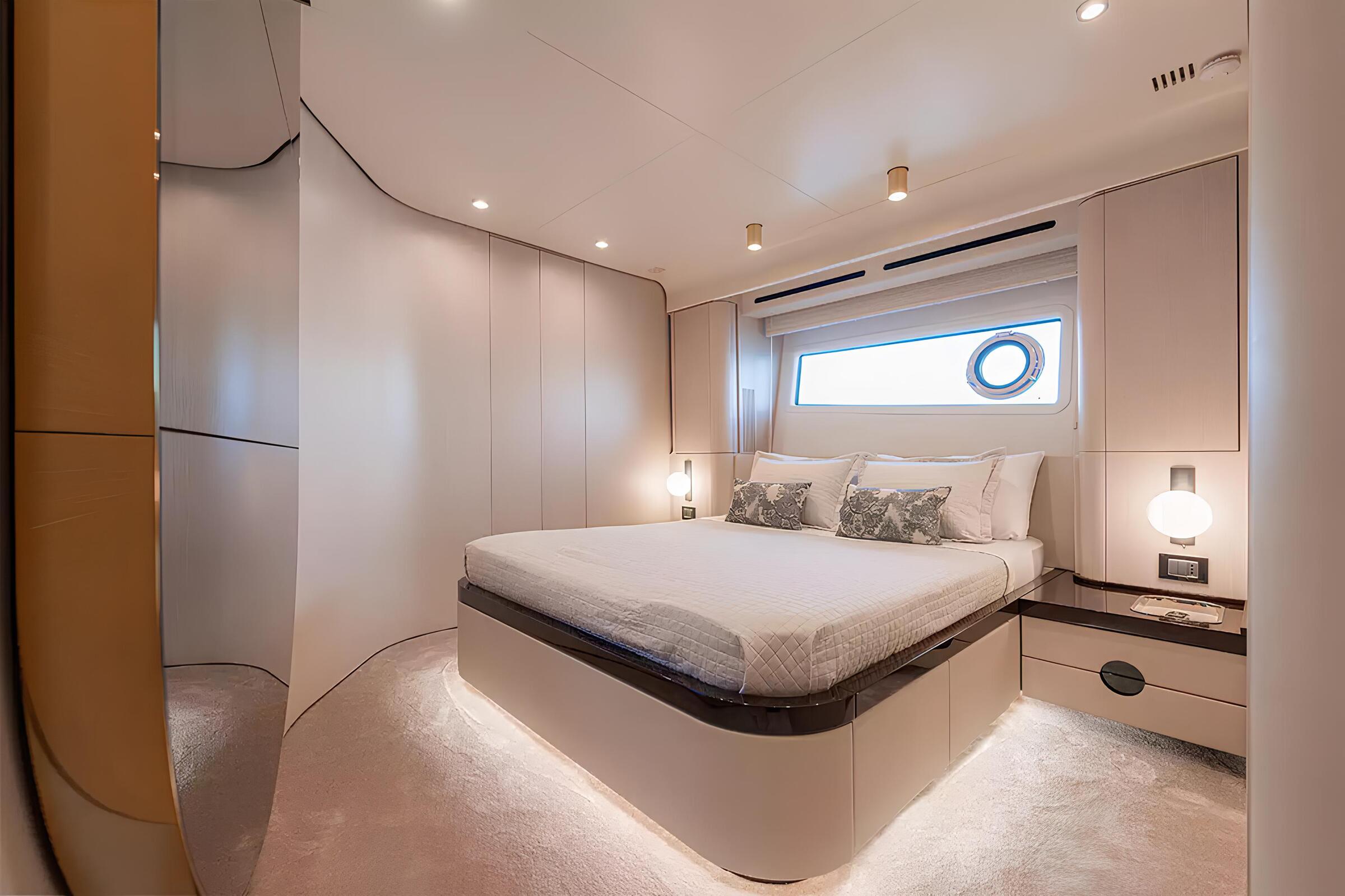 VIP-каюта/VIP cabin