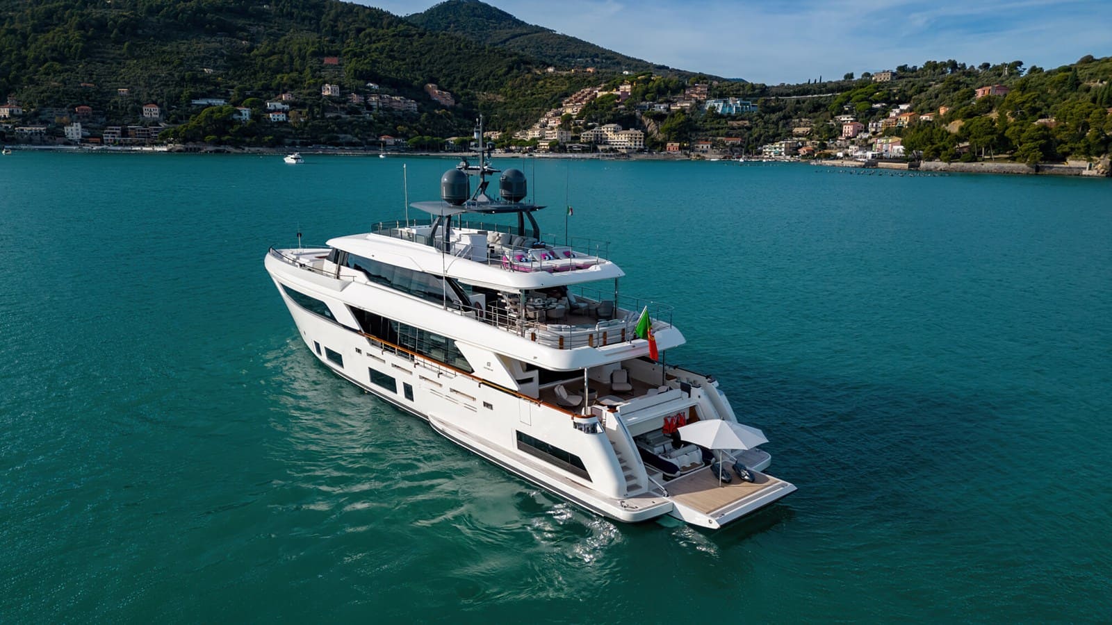 Экстерьер Custom Line Navetta 37M 2019 MY FRANGELO/Exterior Custom Line Navetta 37M 2019 MY FRANGELO