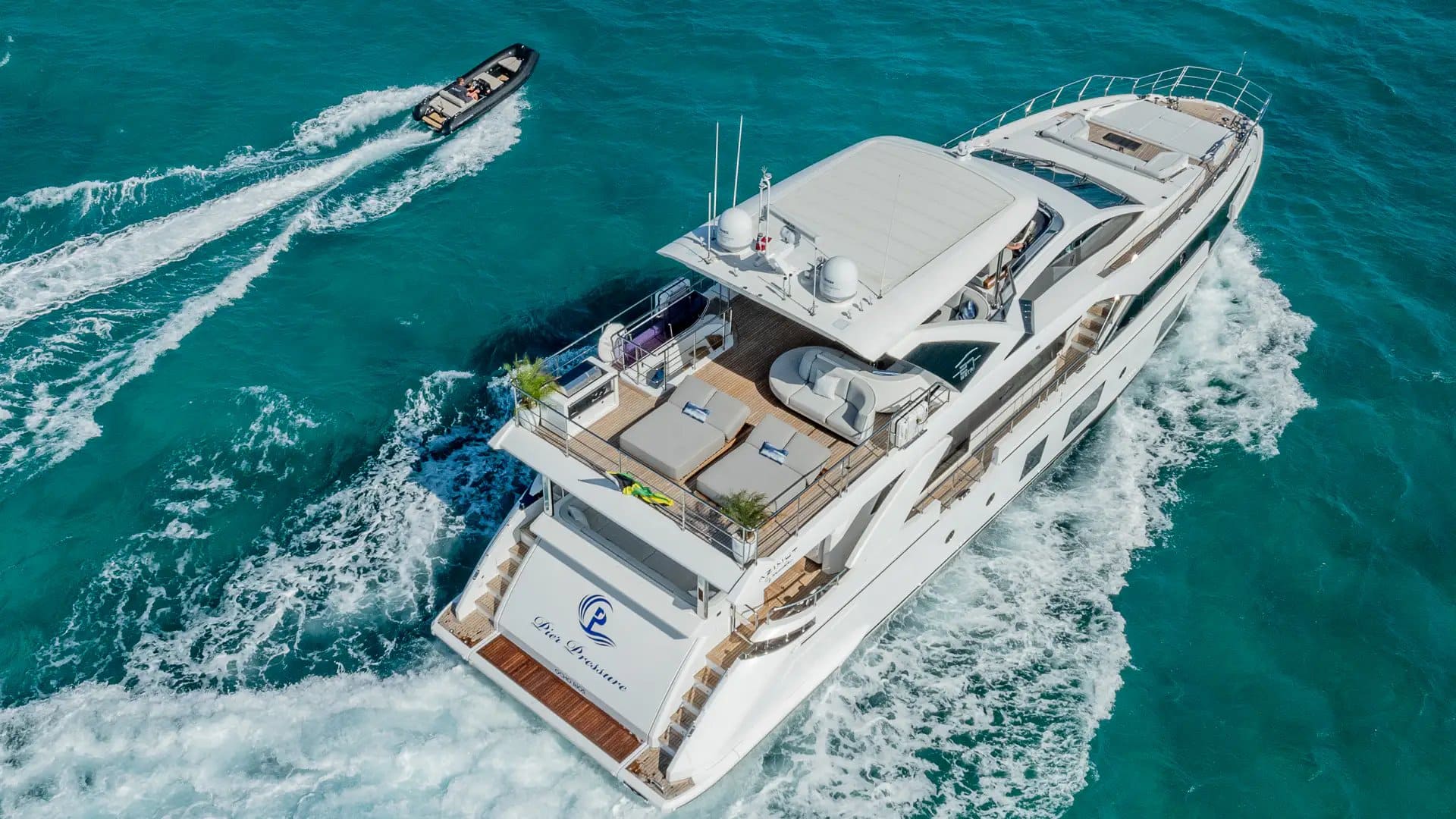 Экстерьер Azimut Grande 27M 2020 MY PIER PRESSURE/Exterior Azimut Grande 27M 2020 MY PIER PRESSURE