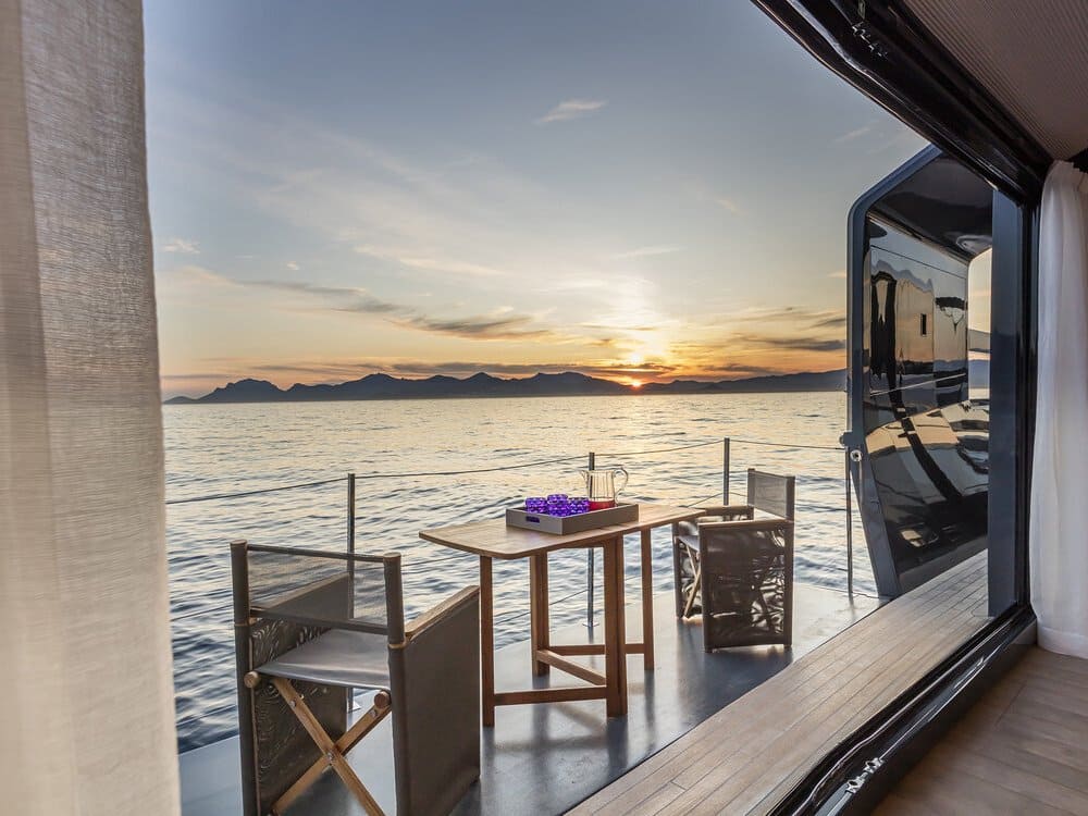 Откидной балкон на главной палубе/Folding balcony on the main deck