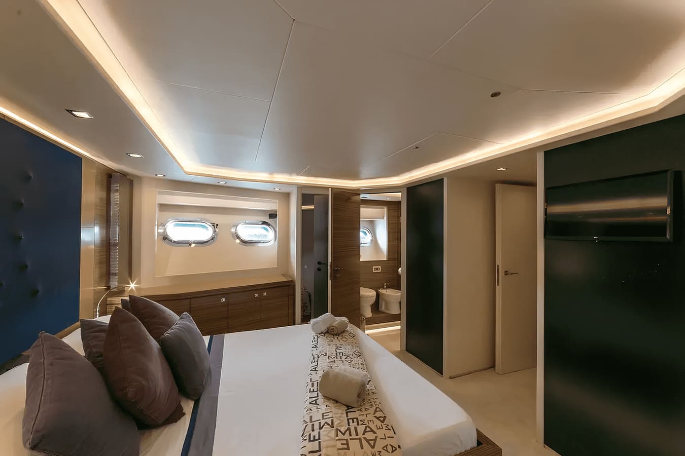 VIP-каюта/VIP cabin