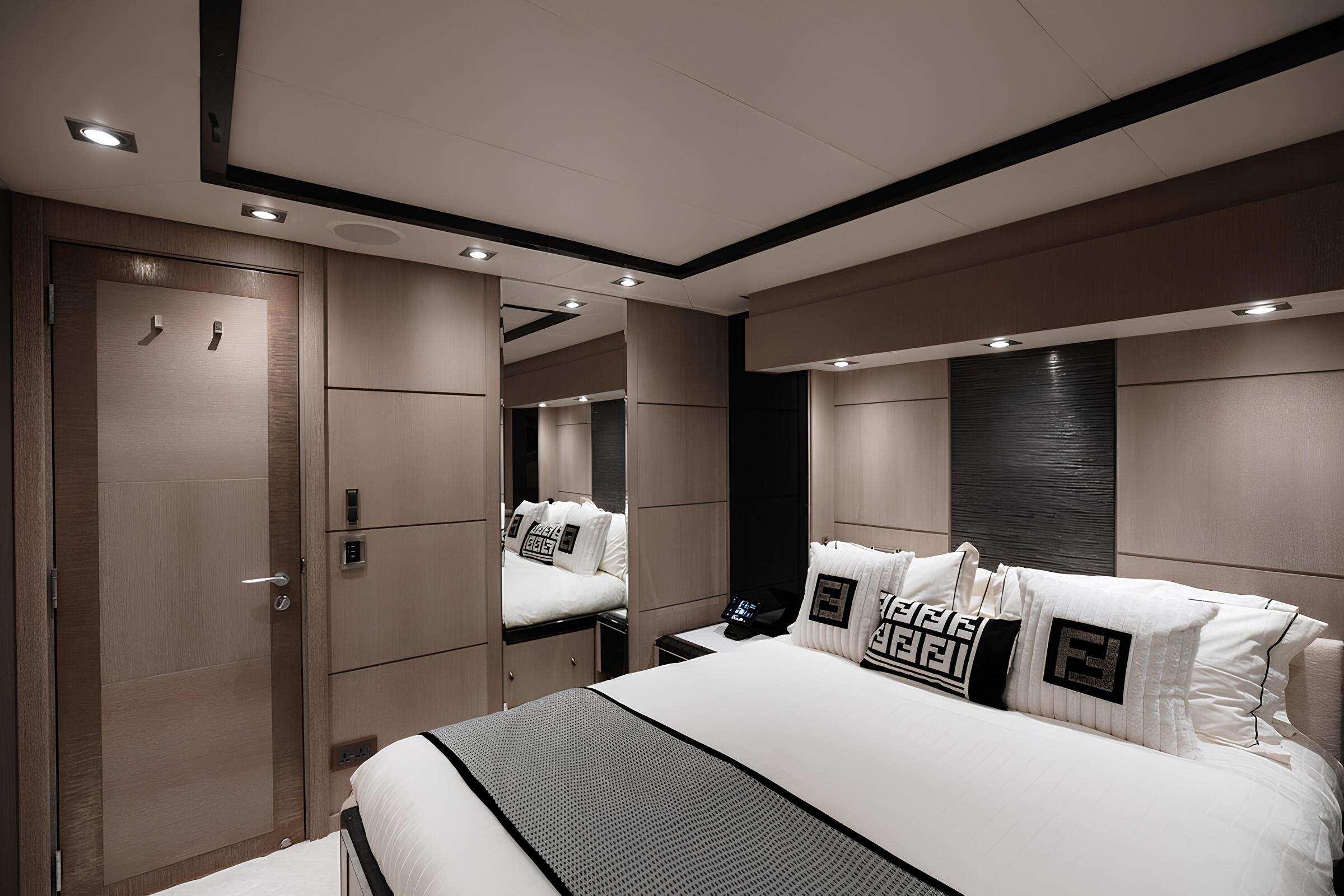 VIP-каюта/VIP cabin