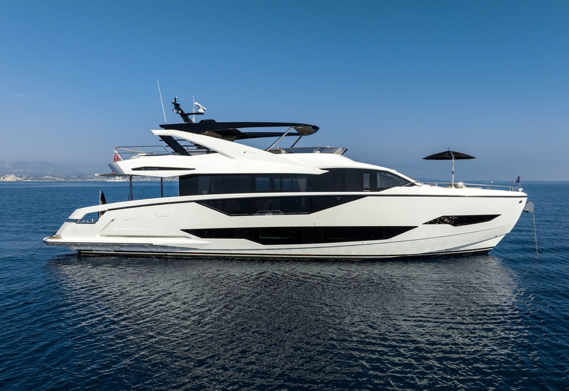 Экстерьер Sunseeker 90 Ocean 2022 MY GLASAX/Exterior Sunseeker 90 Ocean 2022 MY GLASAX