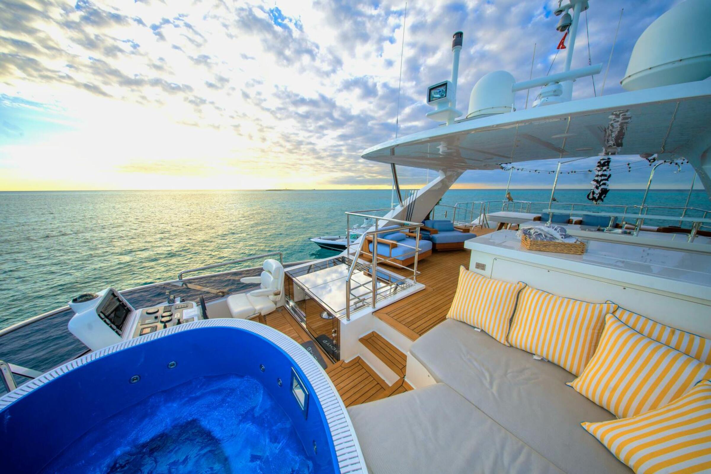 Джакузи на сандеке/Sundeck jacuzzi