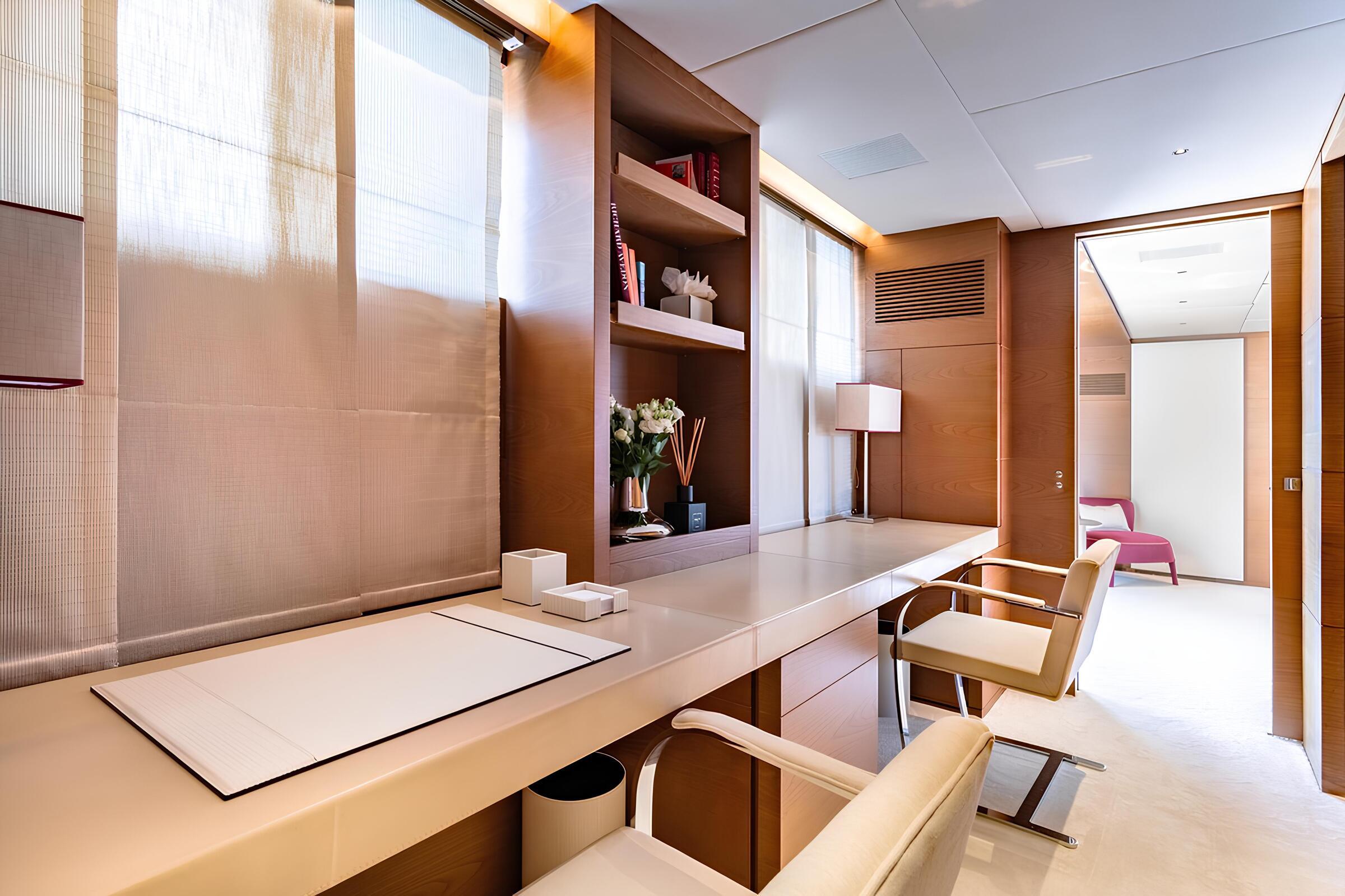 Кабинет в каюте владельца/Office in the master cabin