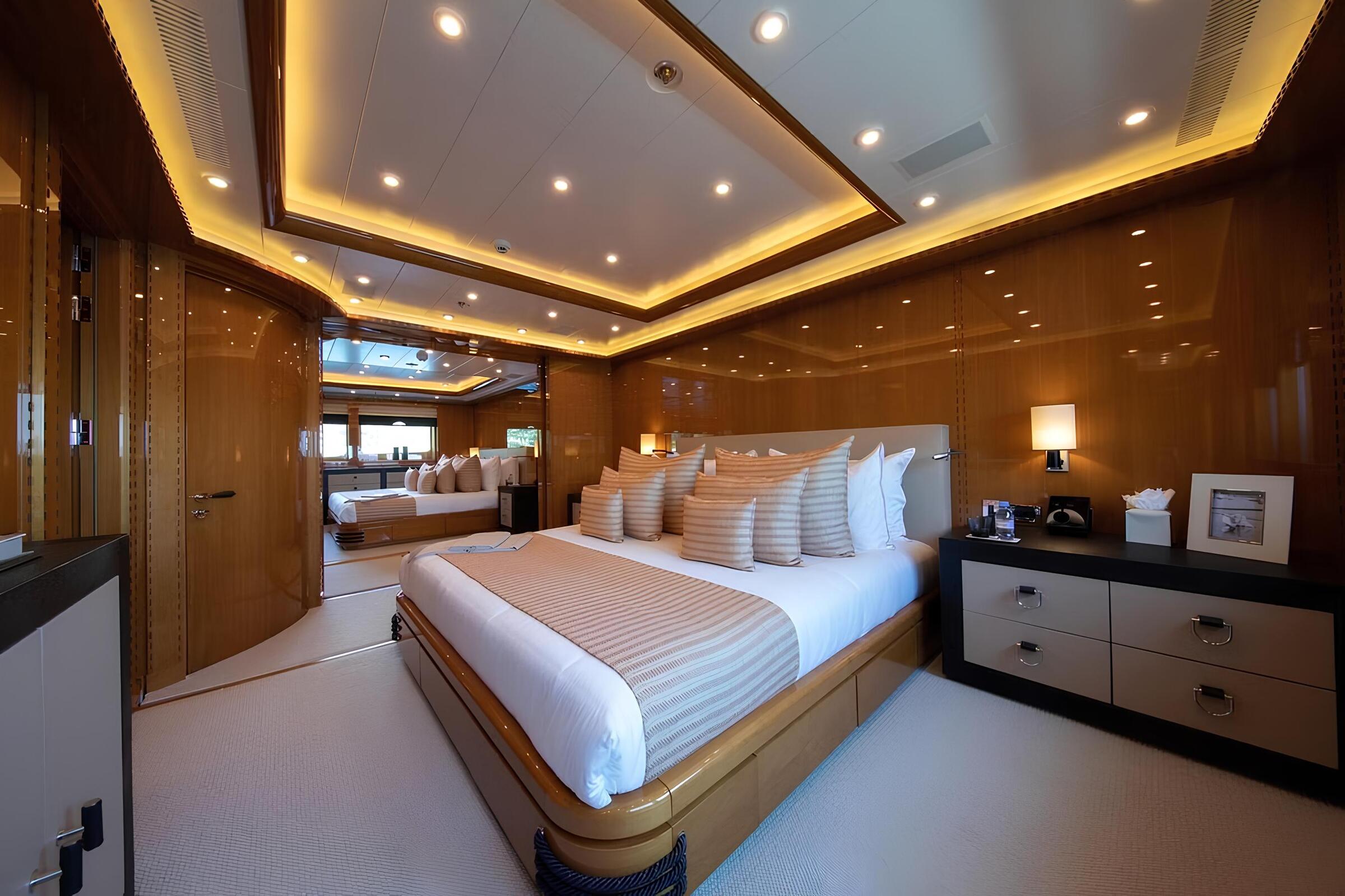 VIP-каюта/VIP cabin