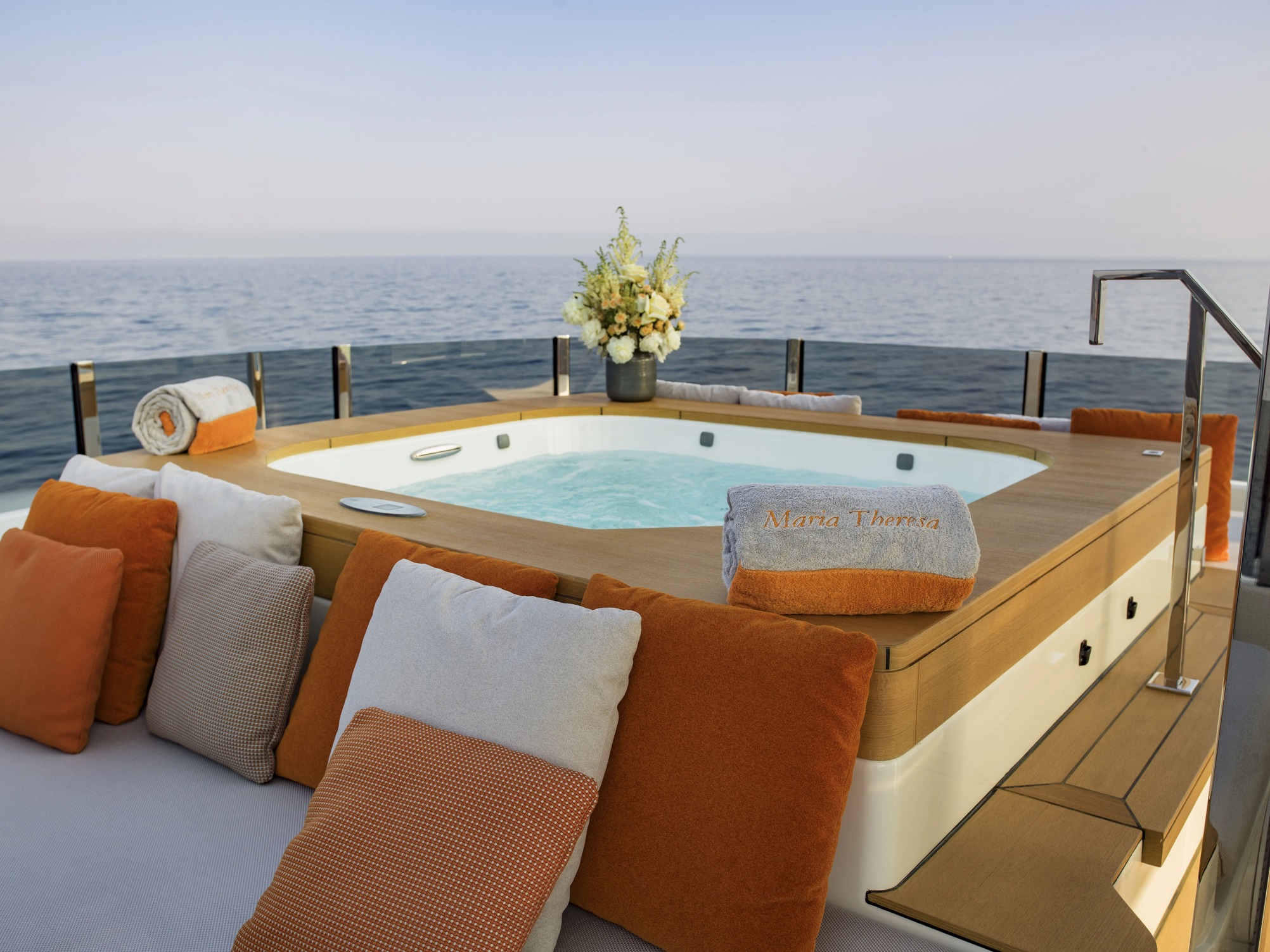 Джакузи на сандеке/Jacuzzi on sundeck