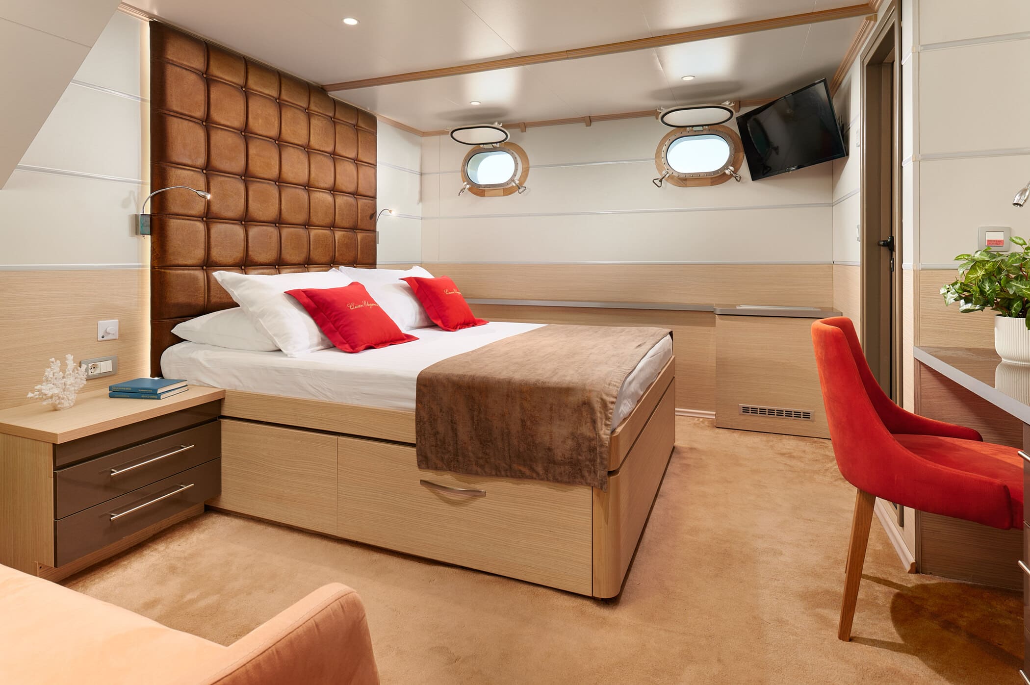 VIP-каюта/VIP cabin