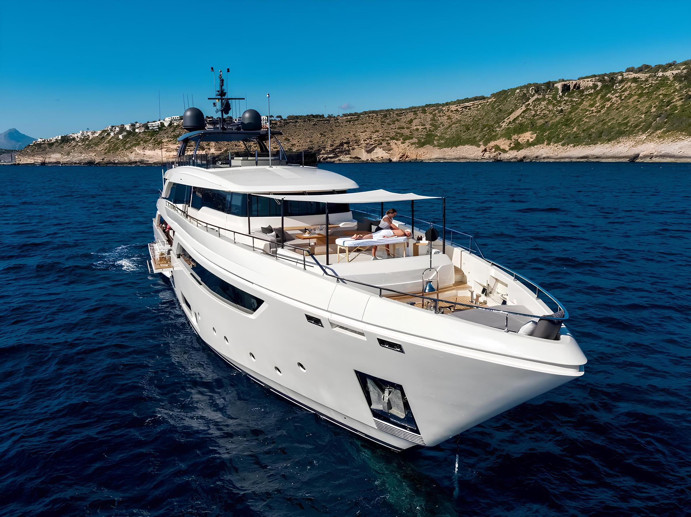 Экстерьер Custom Line Navetta 42 2020 MY PALOMA/Exterior Custom Line Navetta 42 2020 MY PALOMA