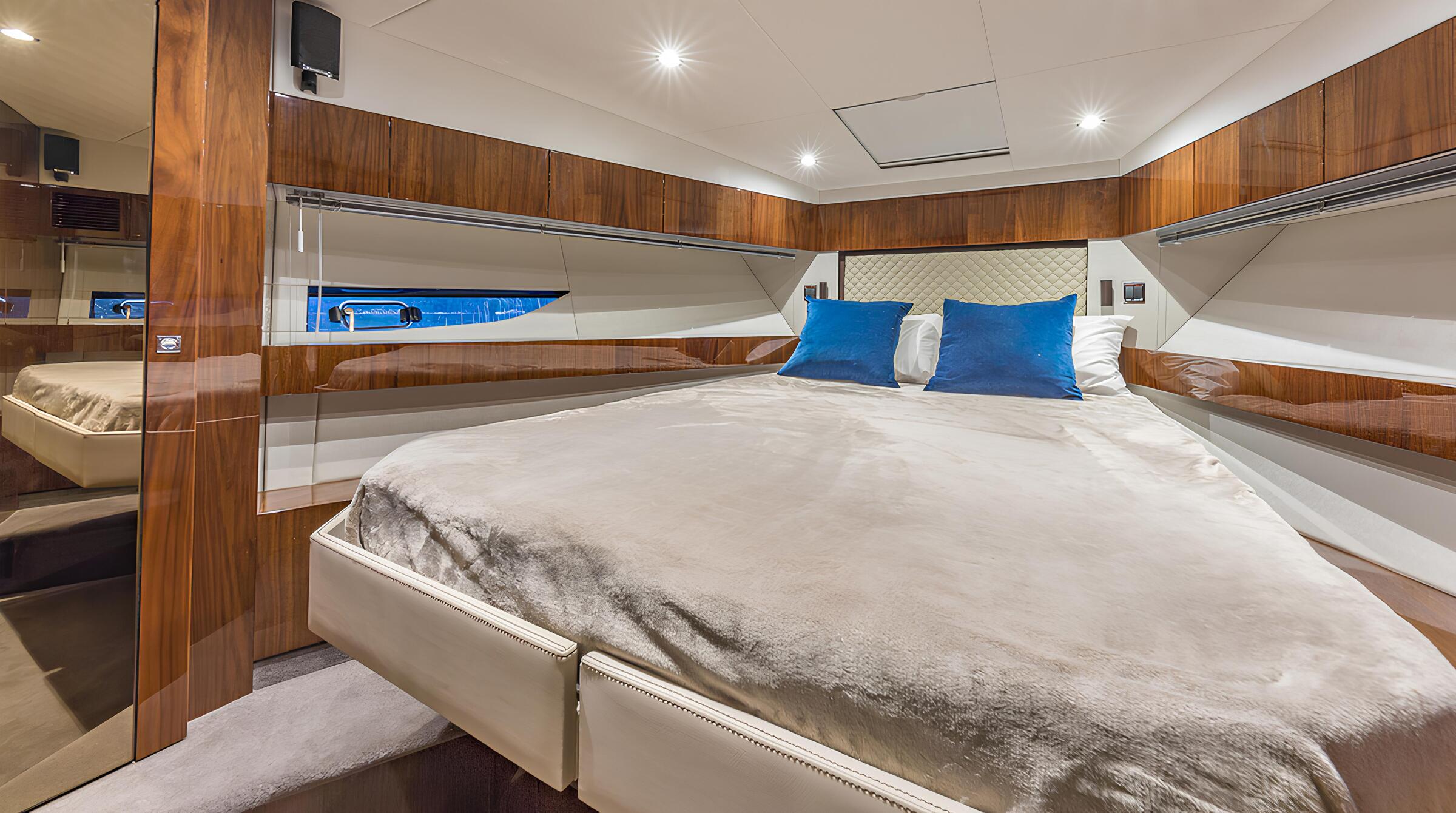VIP-каюта/VIP cabin