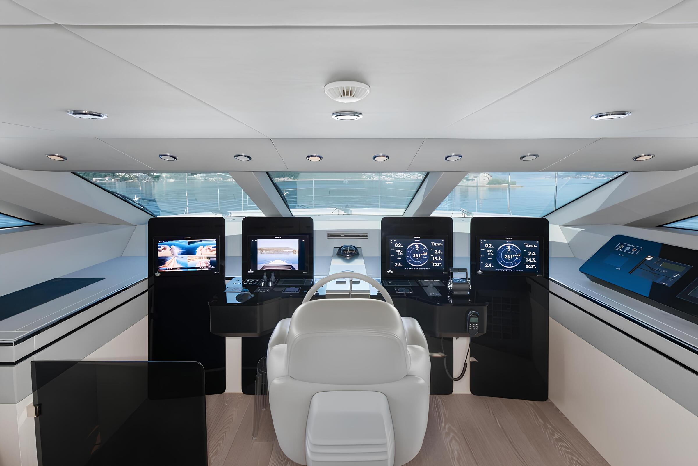 Главный пост управления/Main helm station
