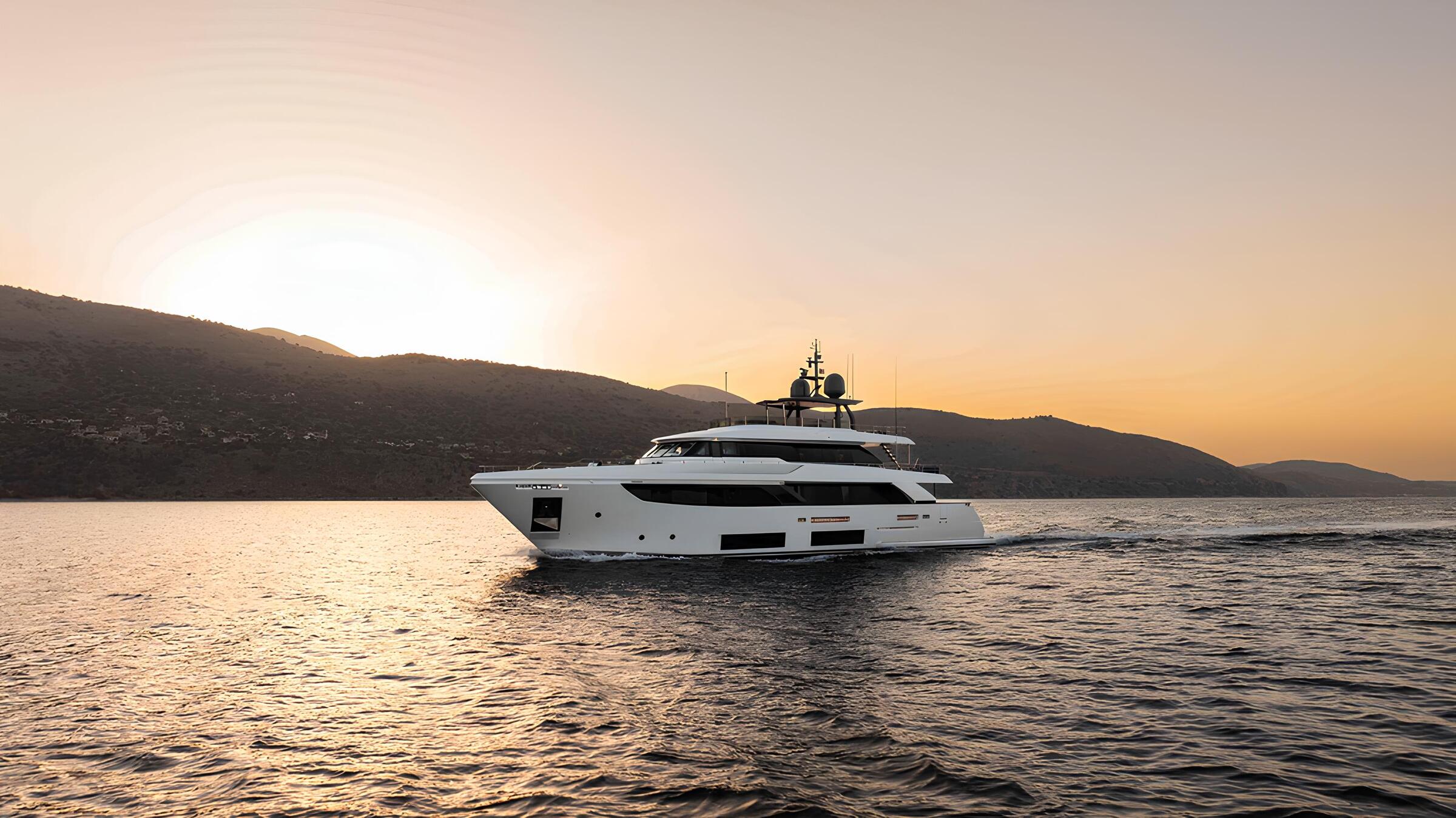 Экстерьер Custom Line Navetta 33 2022 MY RENEWAL 3/Exterior Custom Line Navetta 33 2022 MY RENEWAL 3