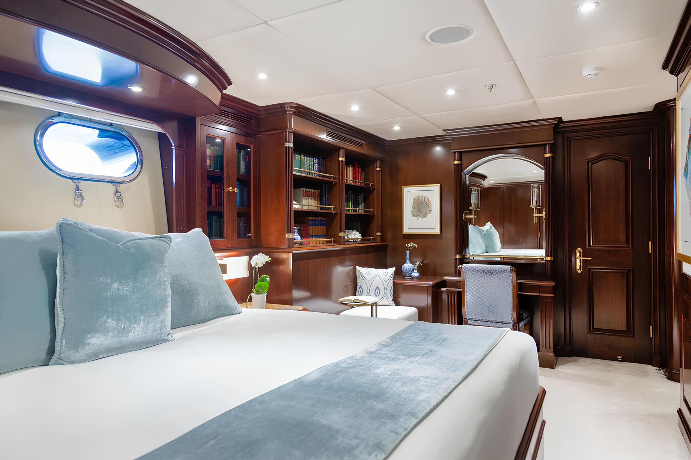 VIP-каюта/VIP cabin