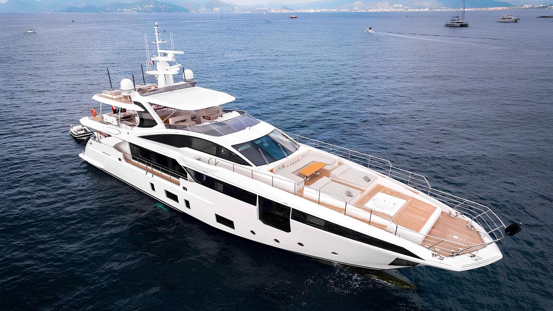 Экстерьер Azimut Grande 35M 2019 MY HEED/Exterior Azimut Grande 35M 2019 MY HEED