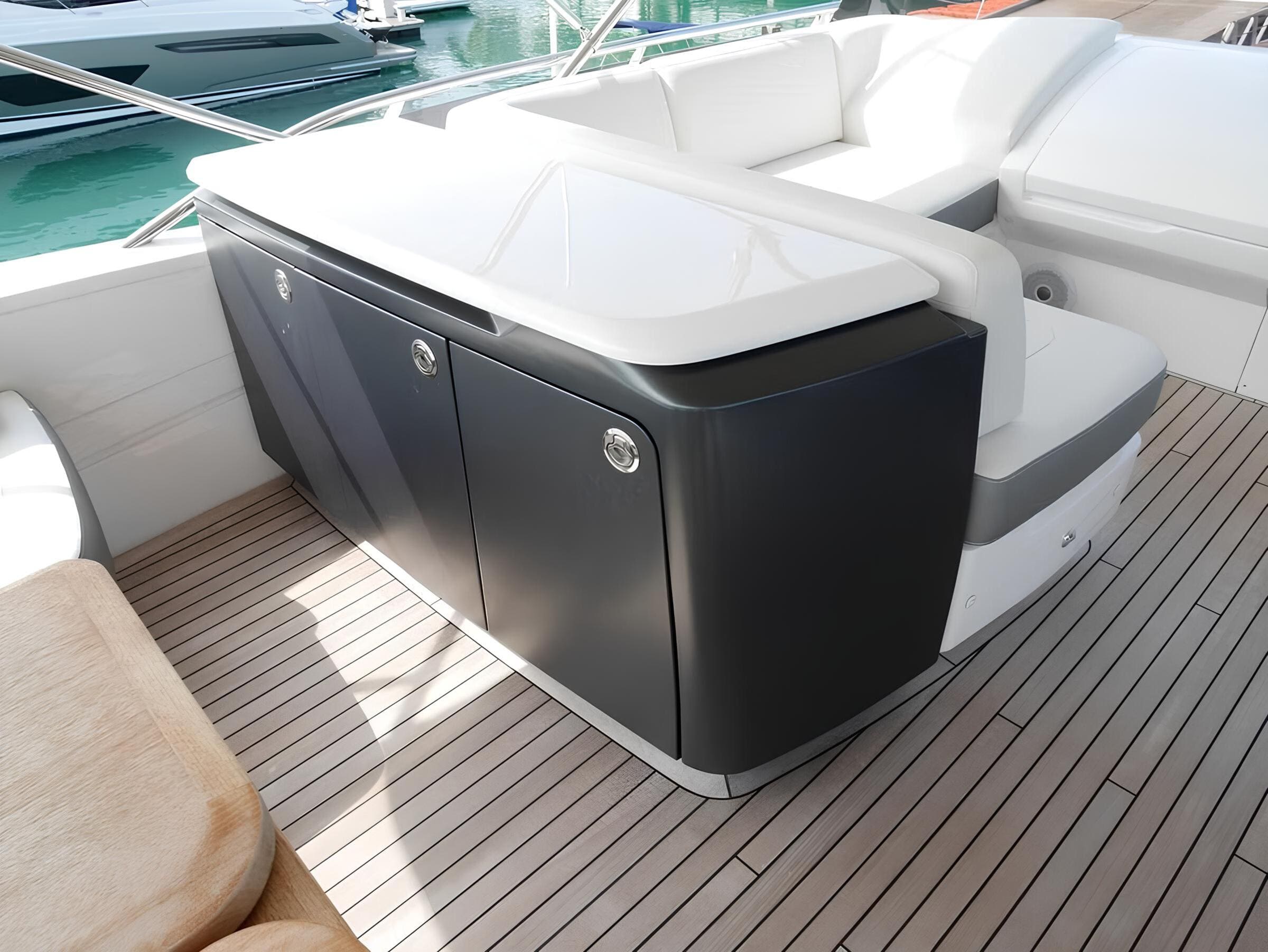 Гриль на флайбридже/Flybridge grill