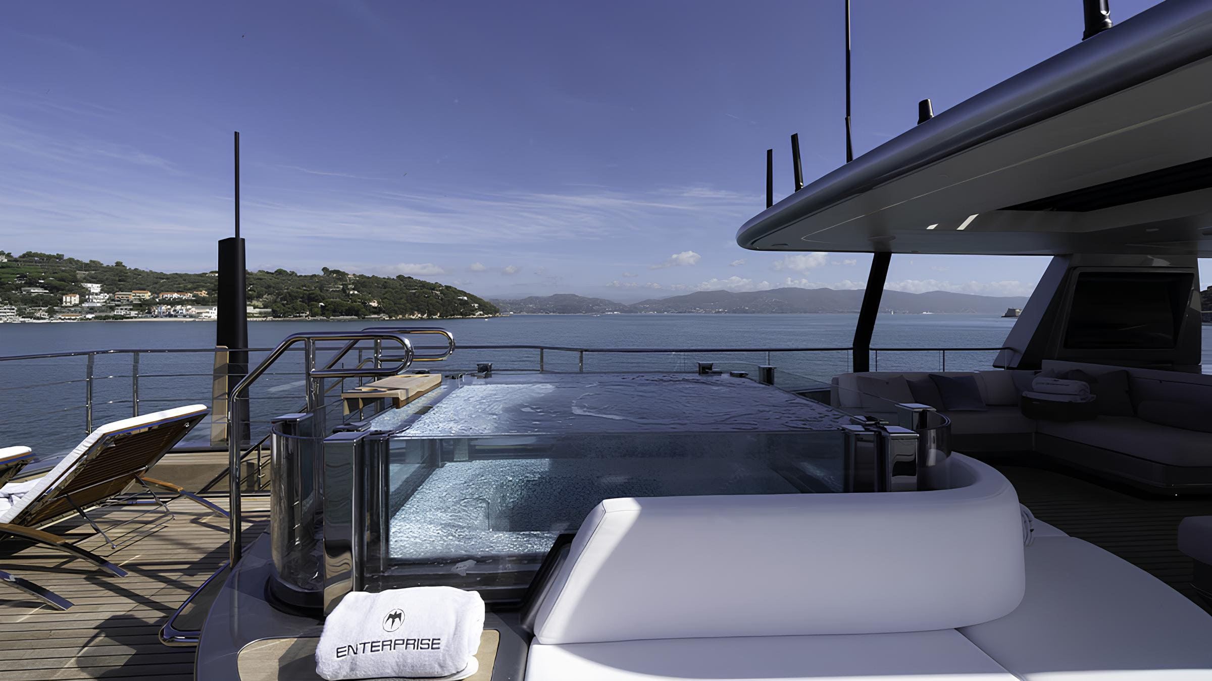 Джакузи на сандеке/Jacuzzi on sundeck