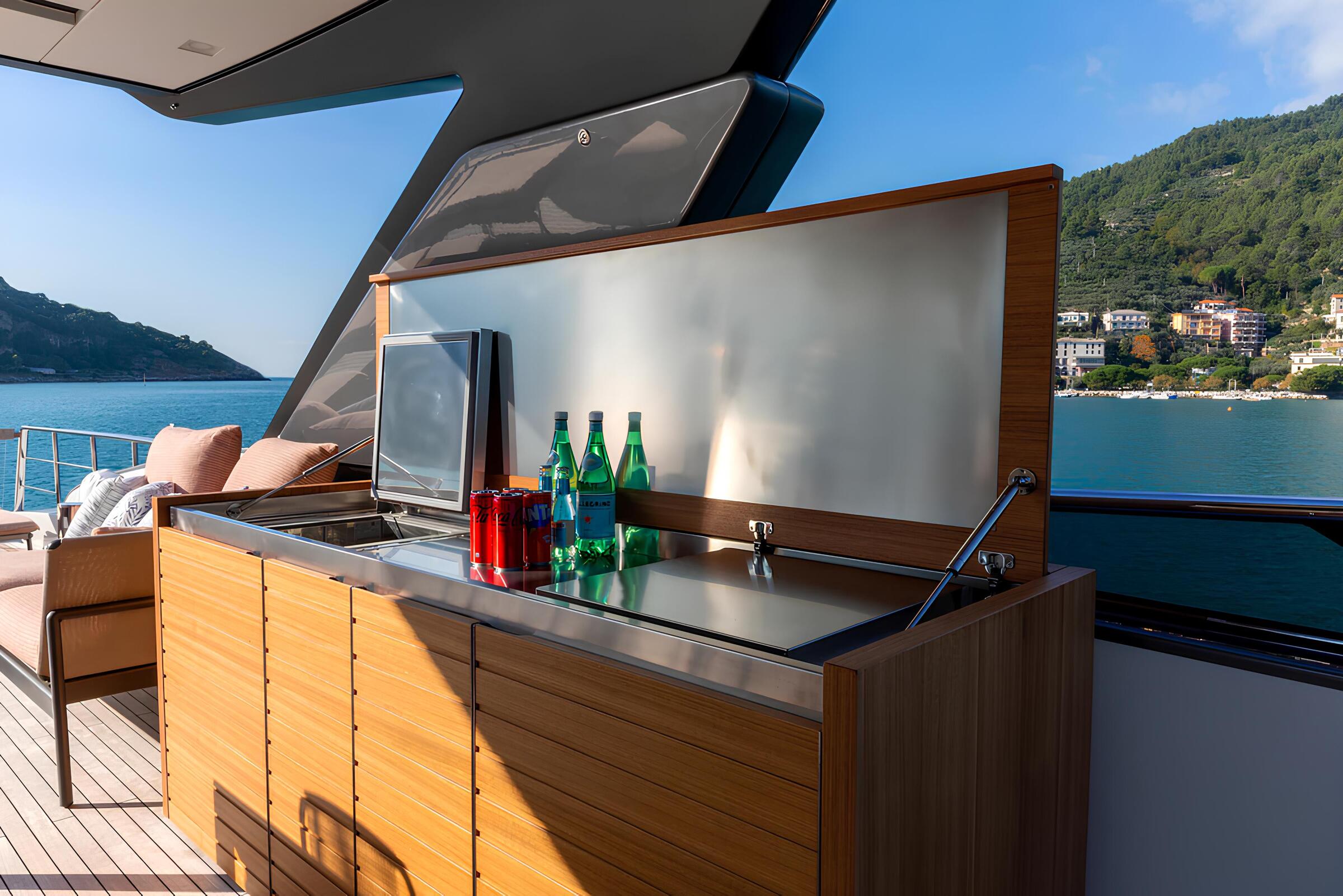 Гриль на флайбридже/Flybridge grill
