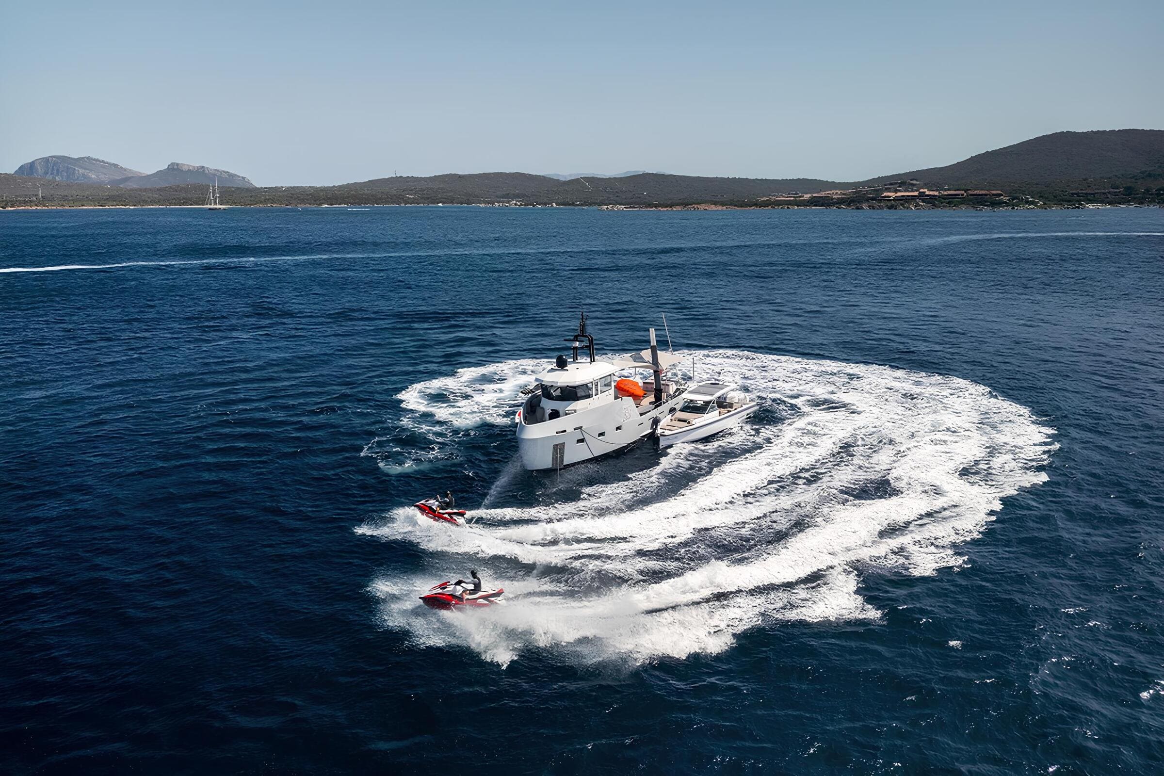 Экстерьер Lynx YXT20 2016 MY SHADOW/Exterior Lynx YXT20 2016 MY SHADOW