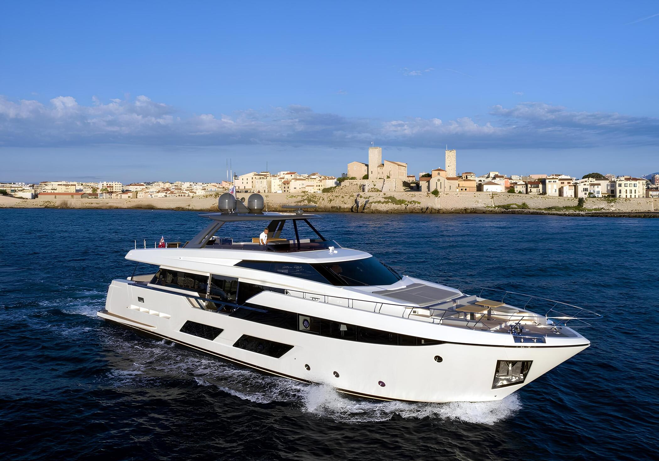 Экстерьер Ferretti 920 2019 MY L'OPERA/Exterior Ferretti 920 2019 MY L'OPERA