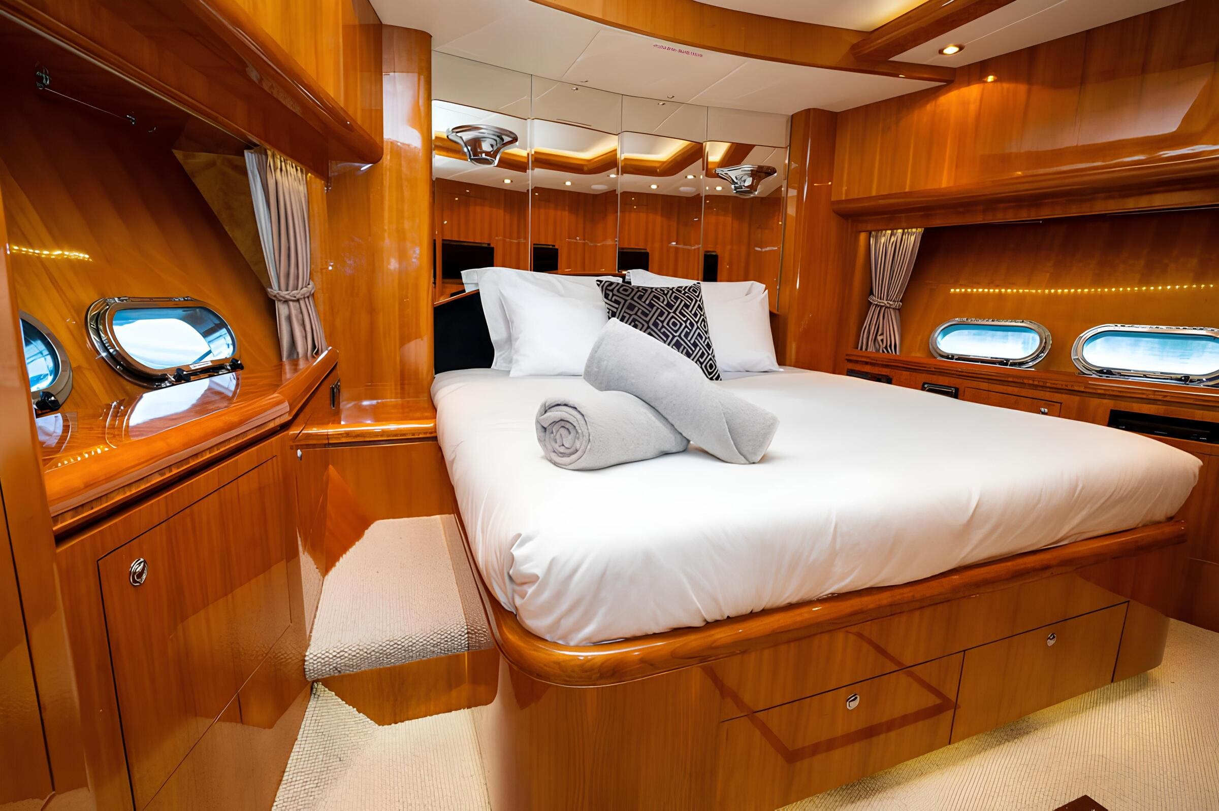 VIP-каюта/VIP cabin
