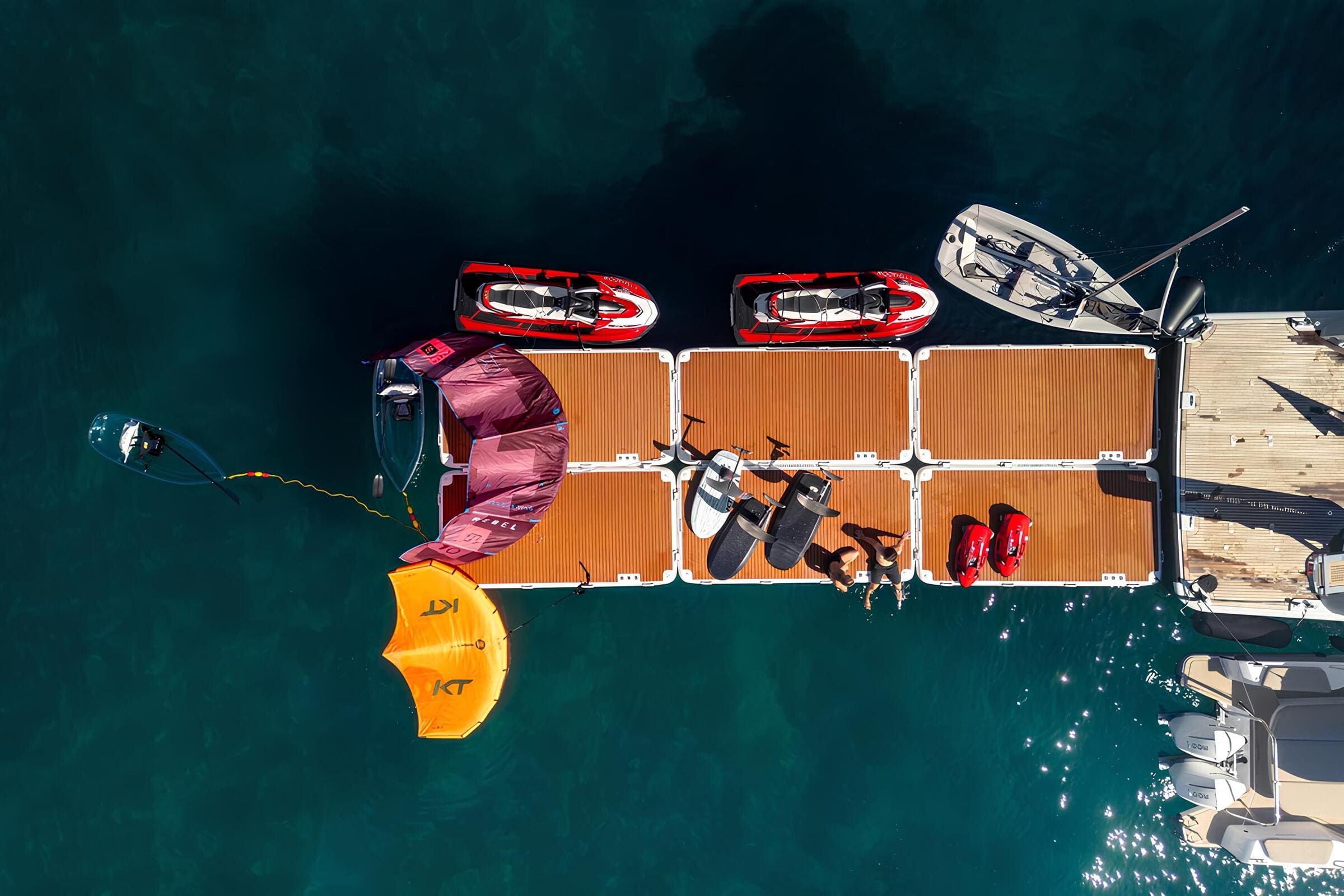 Плавательная платформа и водные игрушки/Swimming platform and water toys