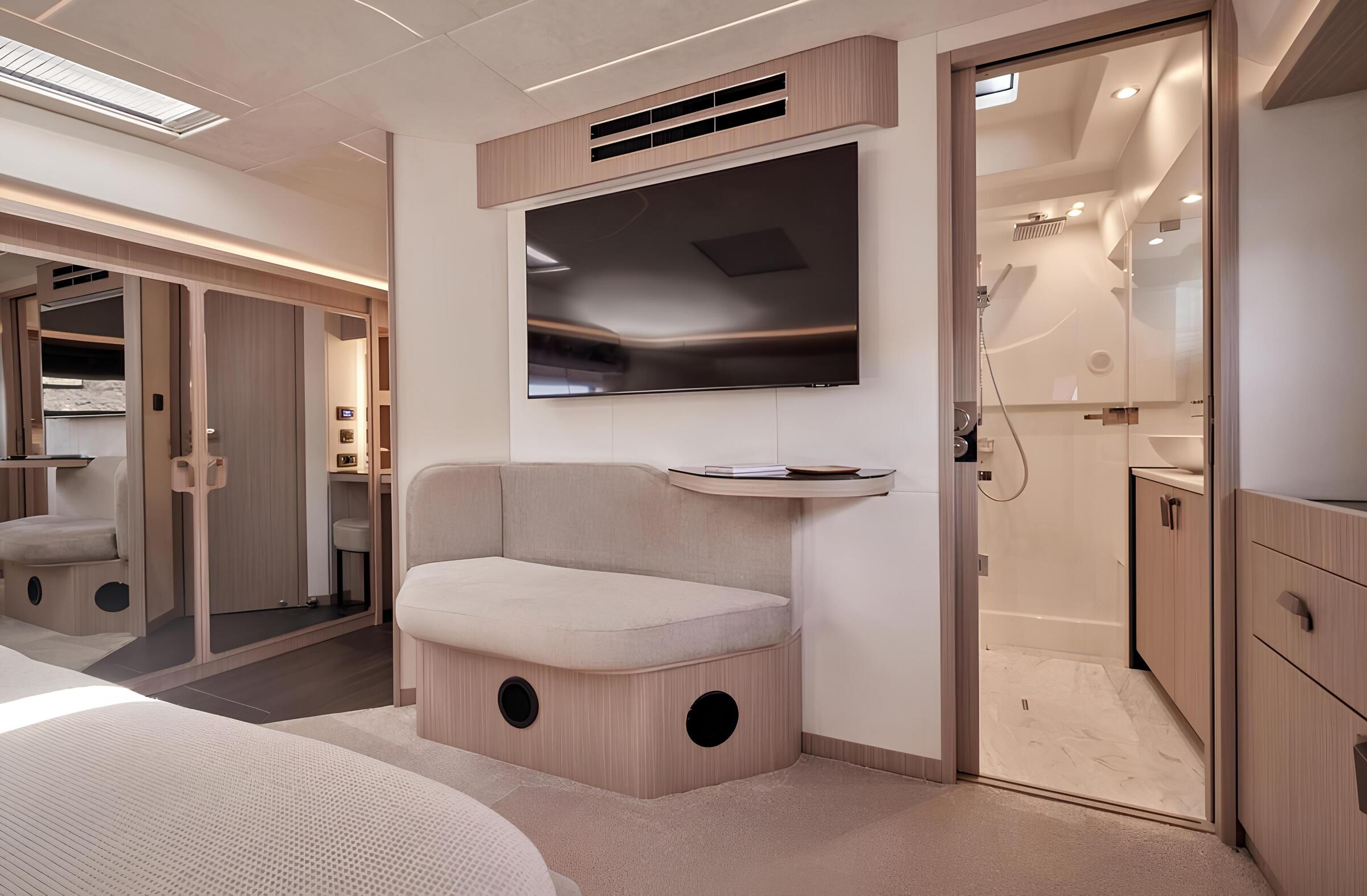 VIP-каюта/VIP cabin