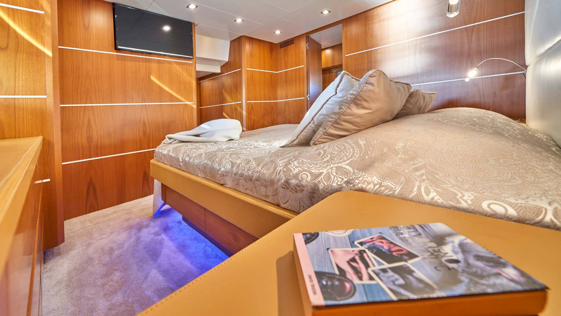 VIP-каюта/VIP cabin