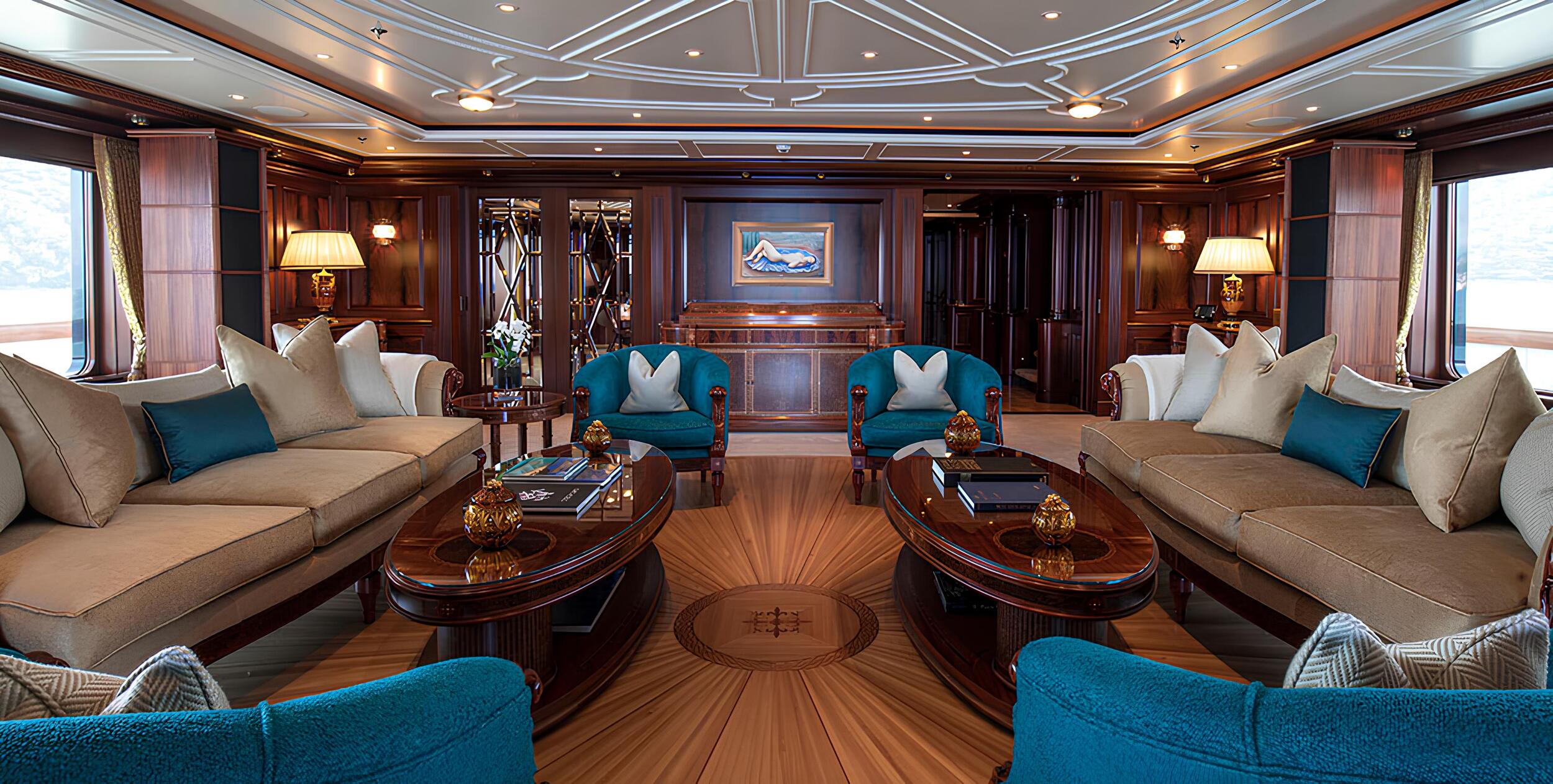 Зона отдыха в главном салоне/Main salon lounge area