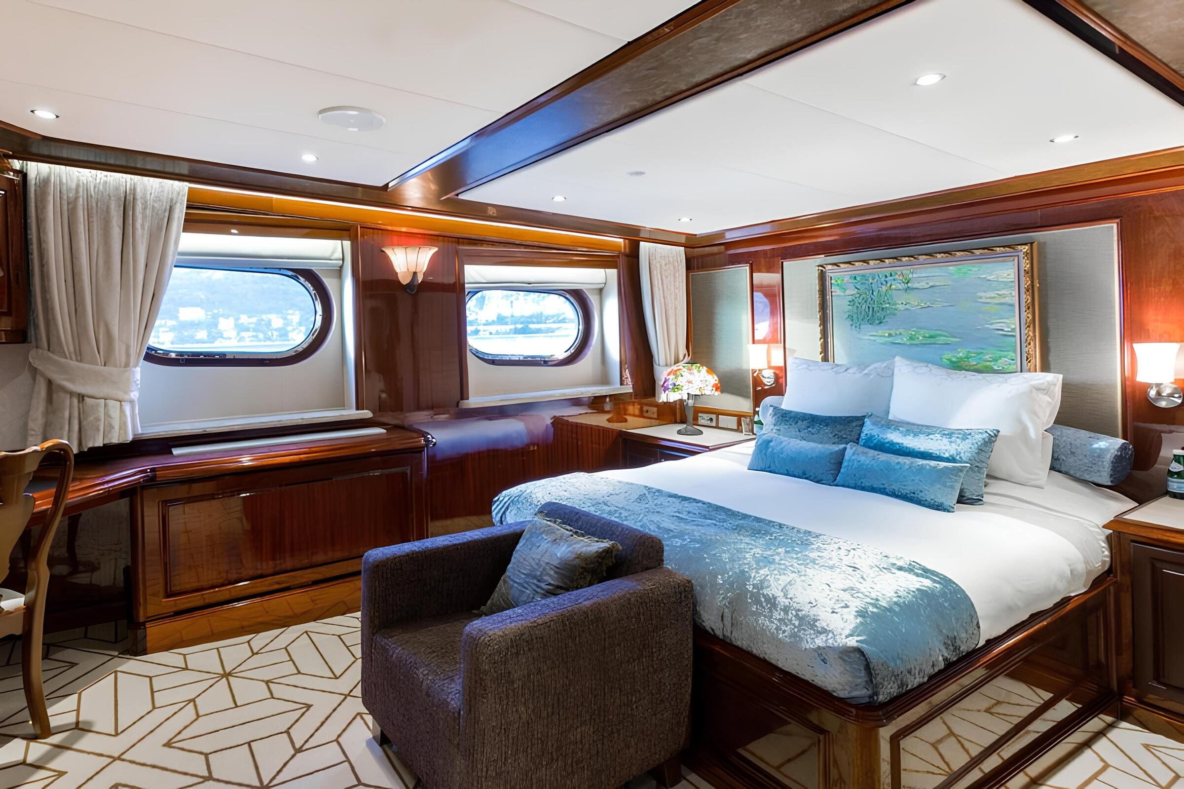 VIP-каюта/VIP cabin