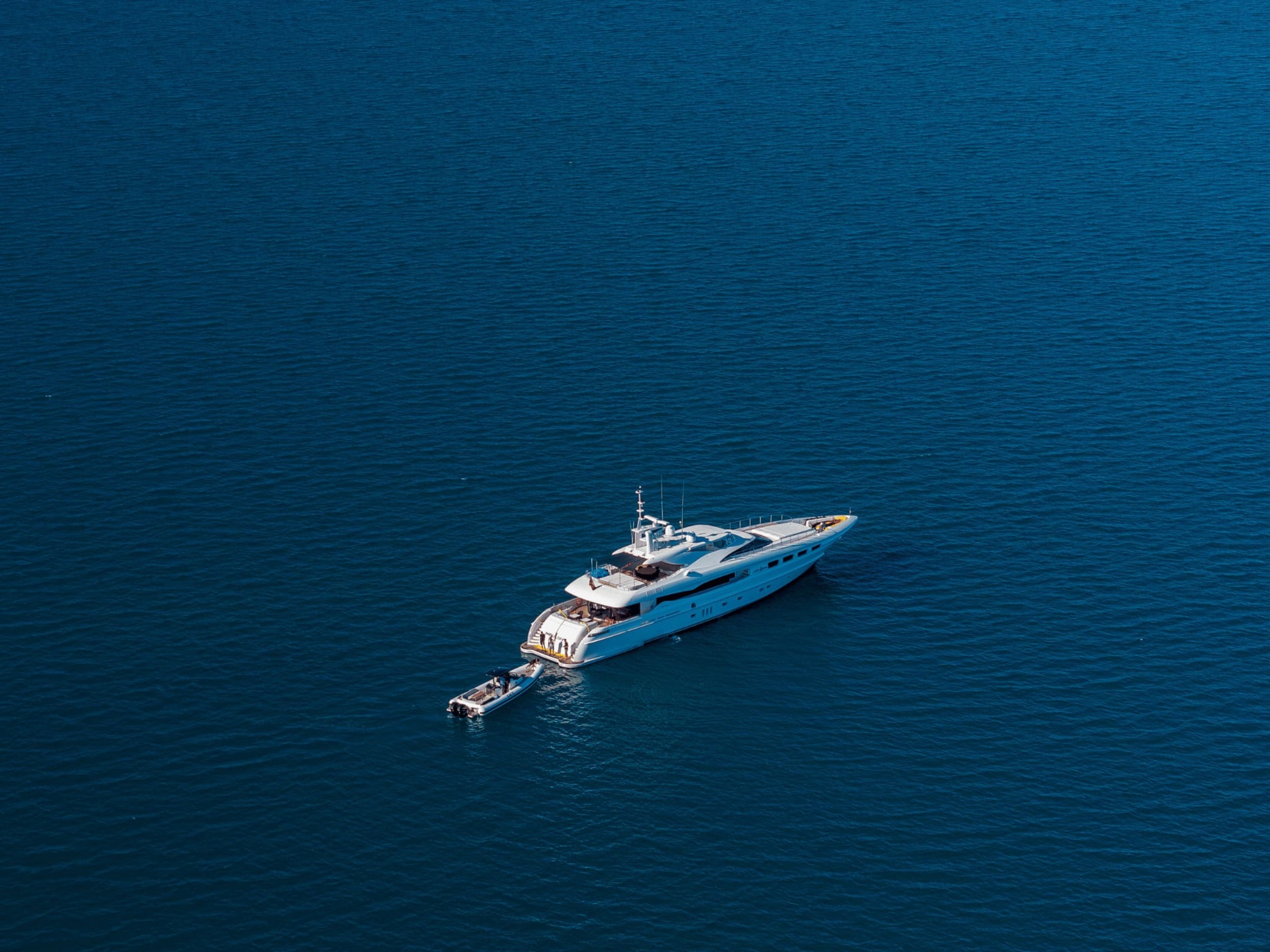 Экстерьер Mondomarine 40M 2007 MY IMPULSIVE/Exterior Mondomarine 40M 2007 MY IMPULSIVE
