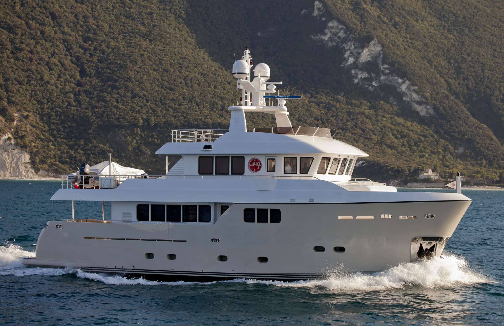 Экстерьер Cantiere Delle Marche Darwin Class 86 NEW/Exterior Cantiere Delle Marche Darwin Class 86 NEW