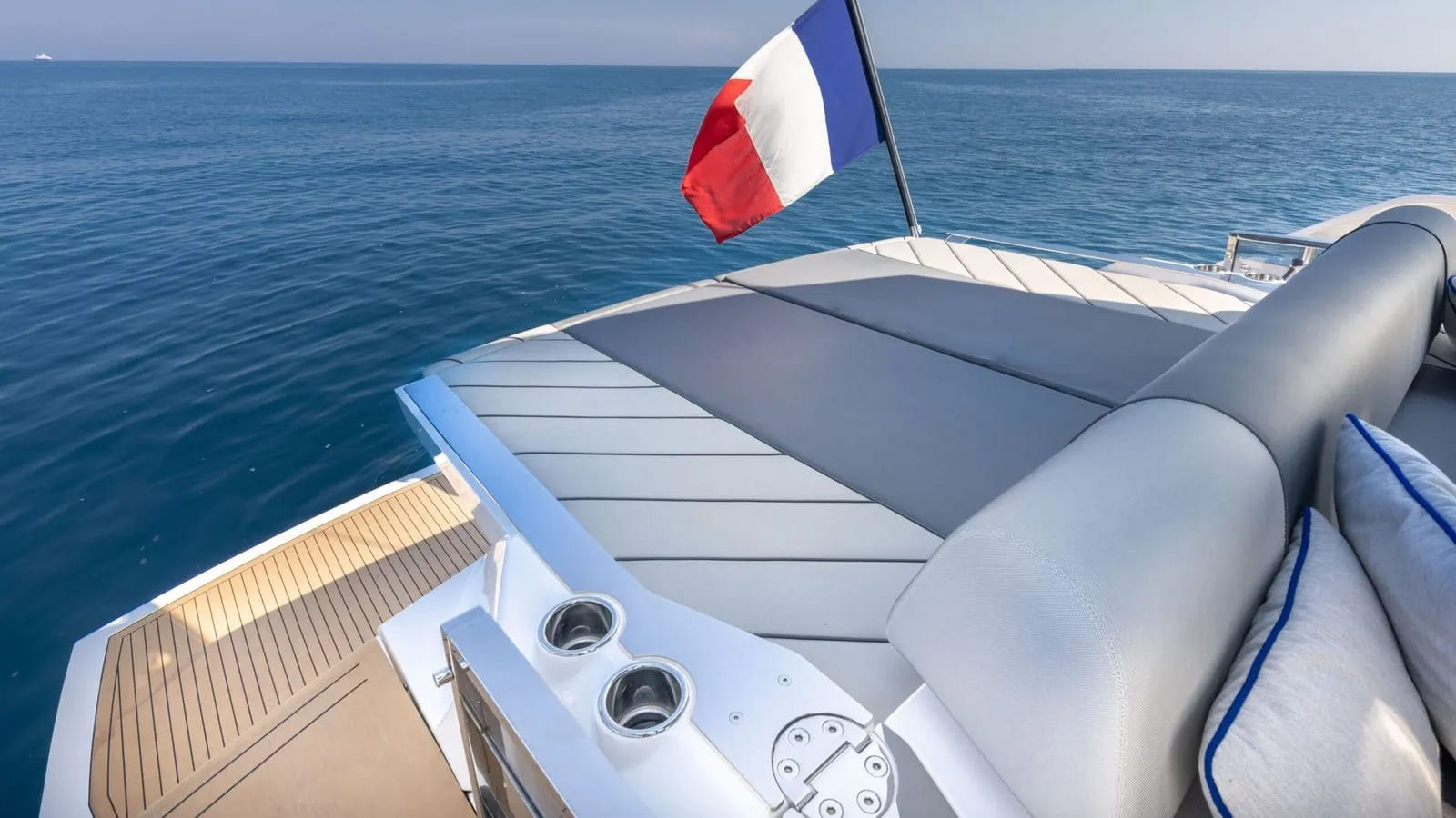 Зона для загорания в кокпите/Cockpit sunbathing area
