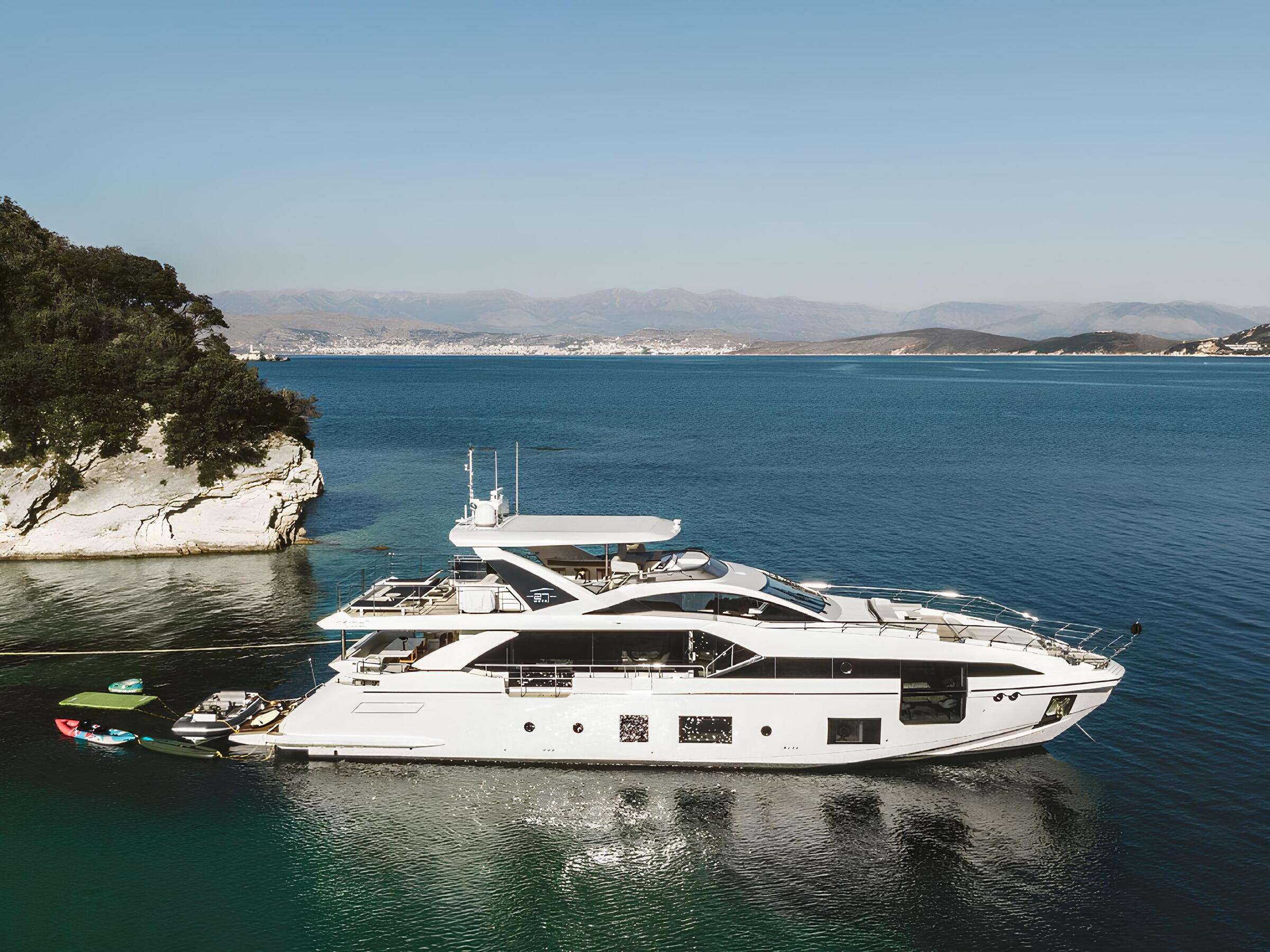 Экстерьер Azimut Grande 27M 2021 MY AGIO/Exterior Azimut Grande 27M 2021 MY AGIO