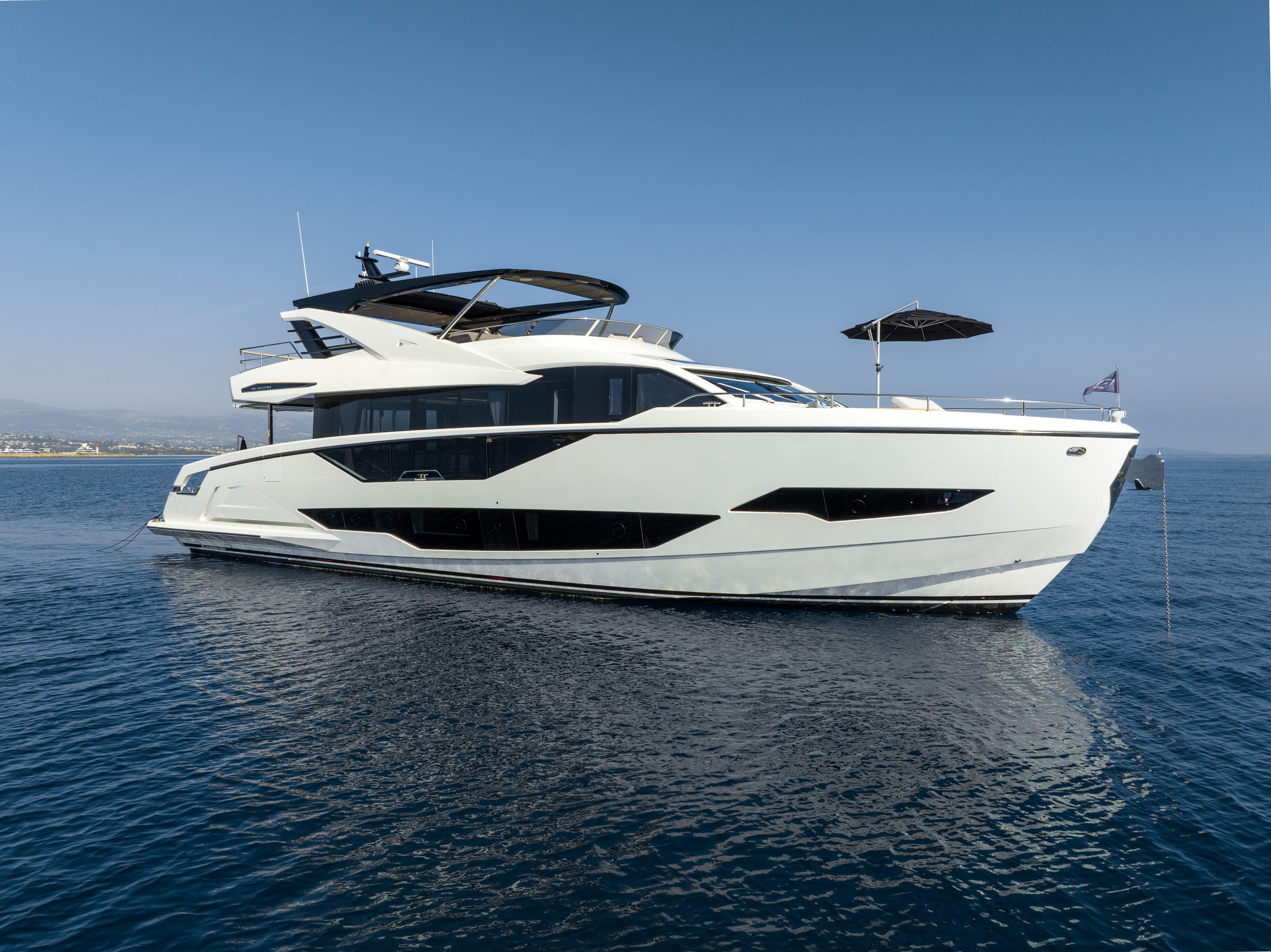 Экстерьер Sunseeker 90 Ocean 2022 MY GLASAX/Exterior Sunseeker 90 Ocean 2022 MY GLASAX